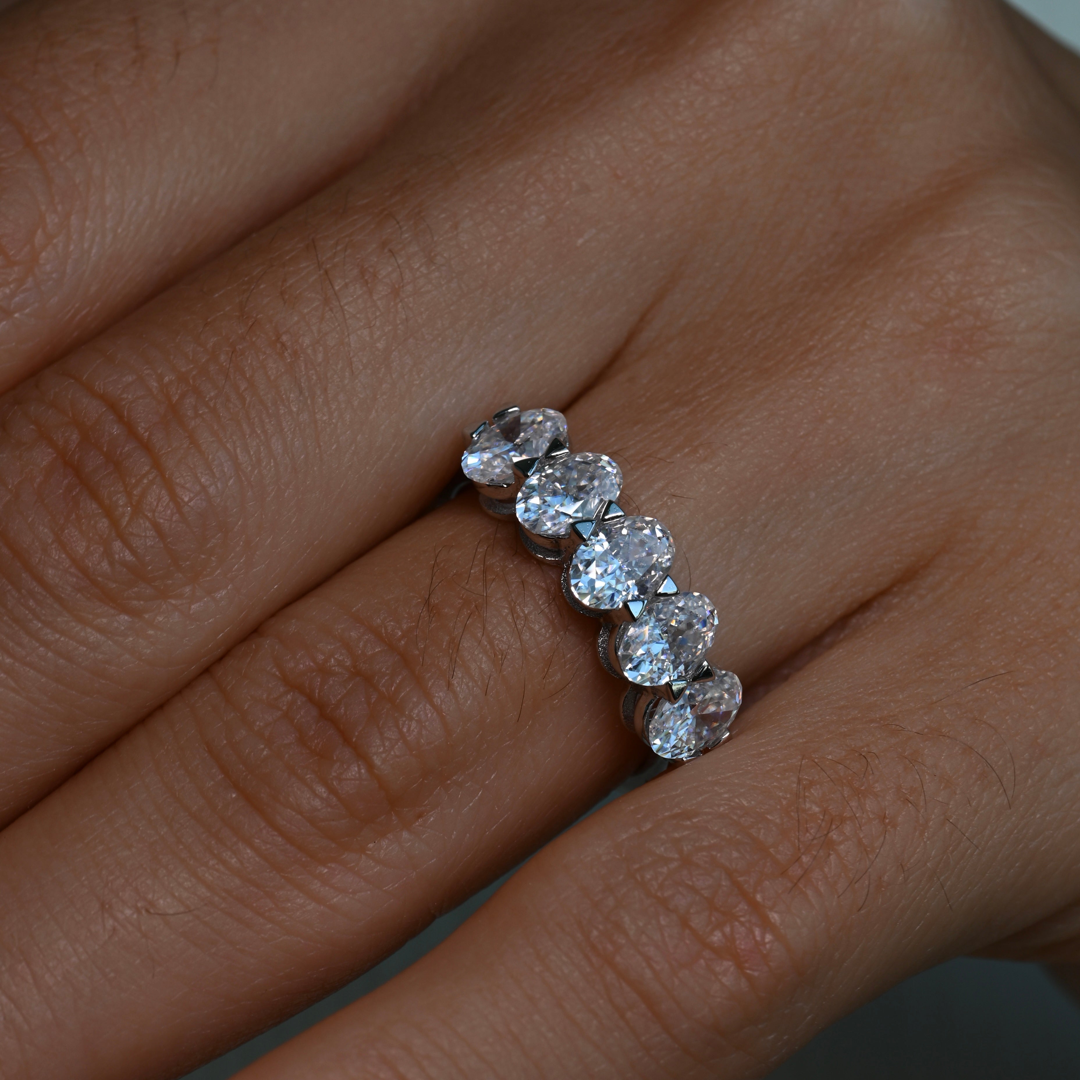 ANITTA Moissanite Band 2.5ct (Total)