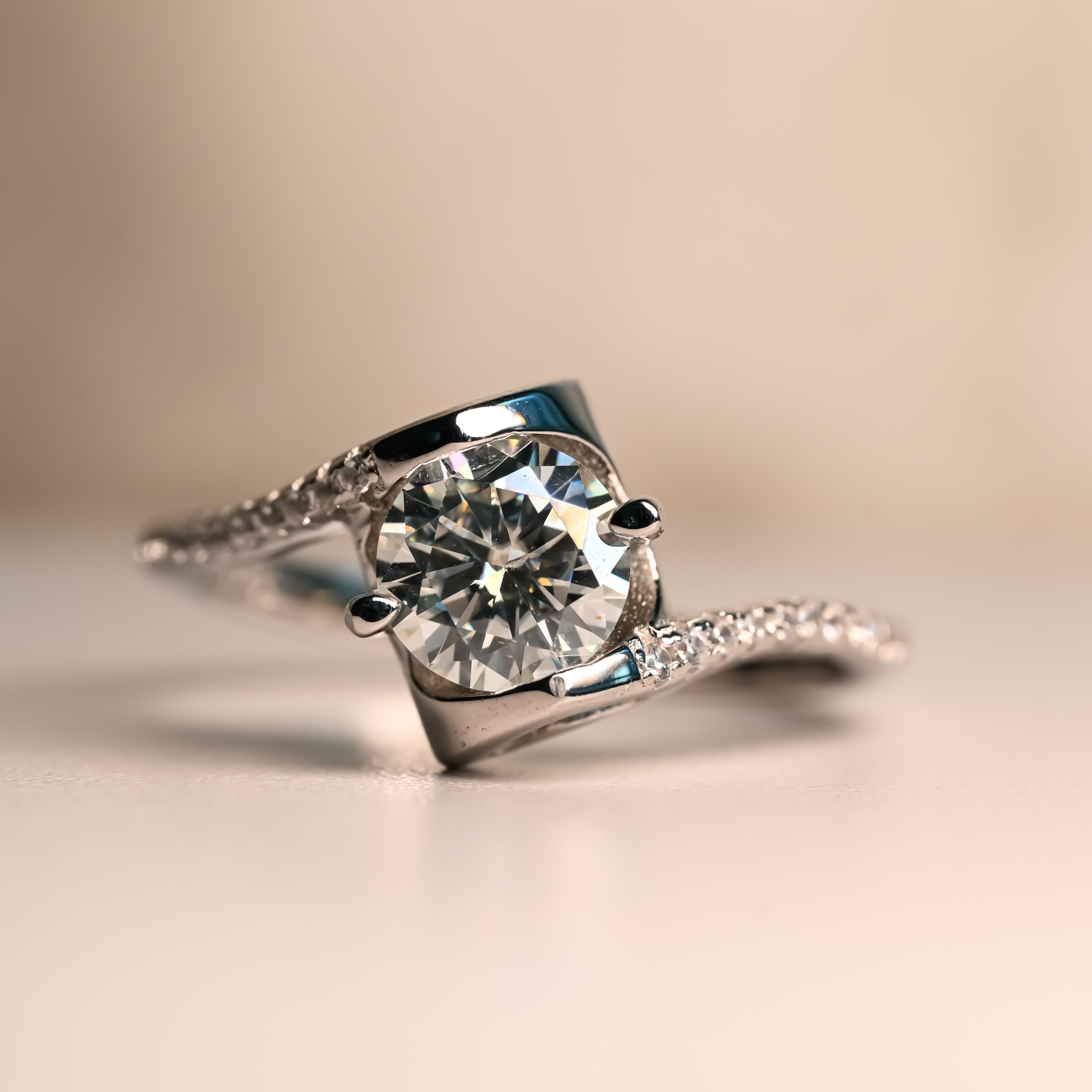 AMBER Moissanite Ring 1ct | Moissanite