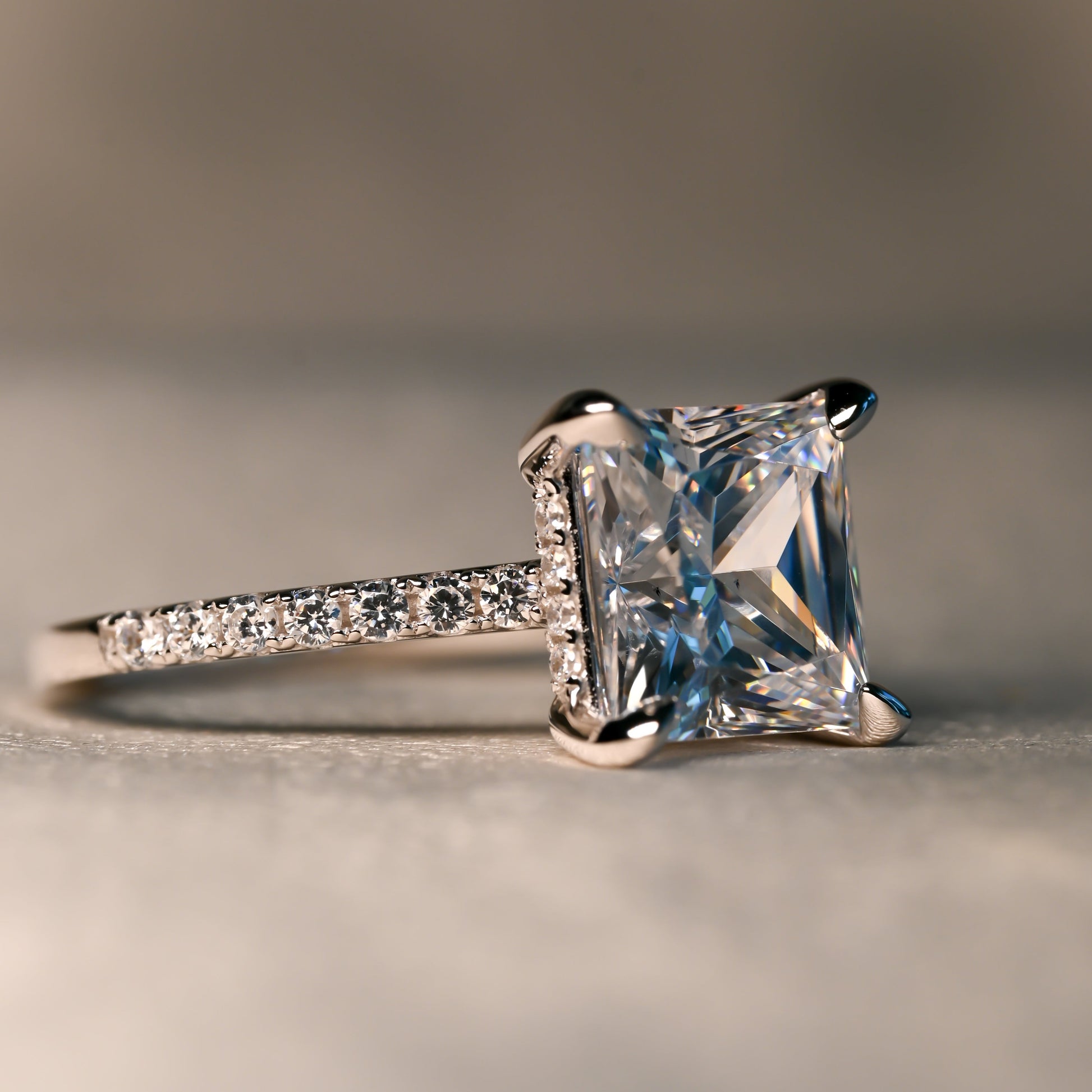 ZAFIRA ring | Zirconia