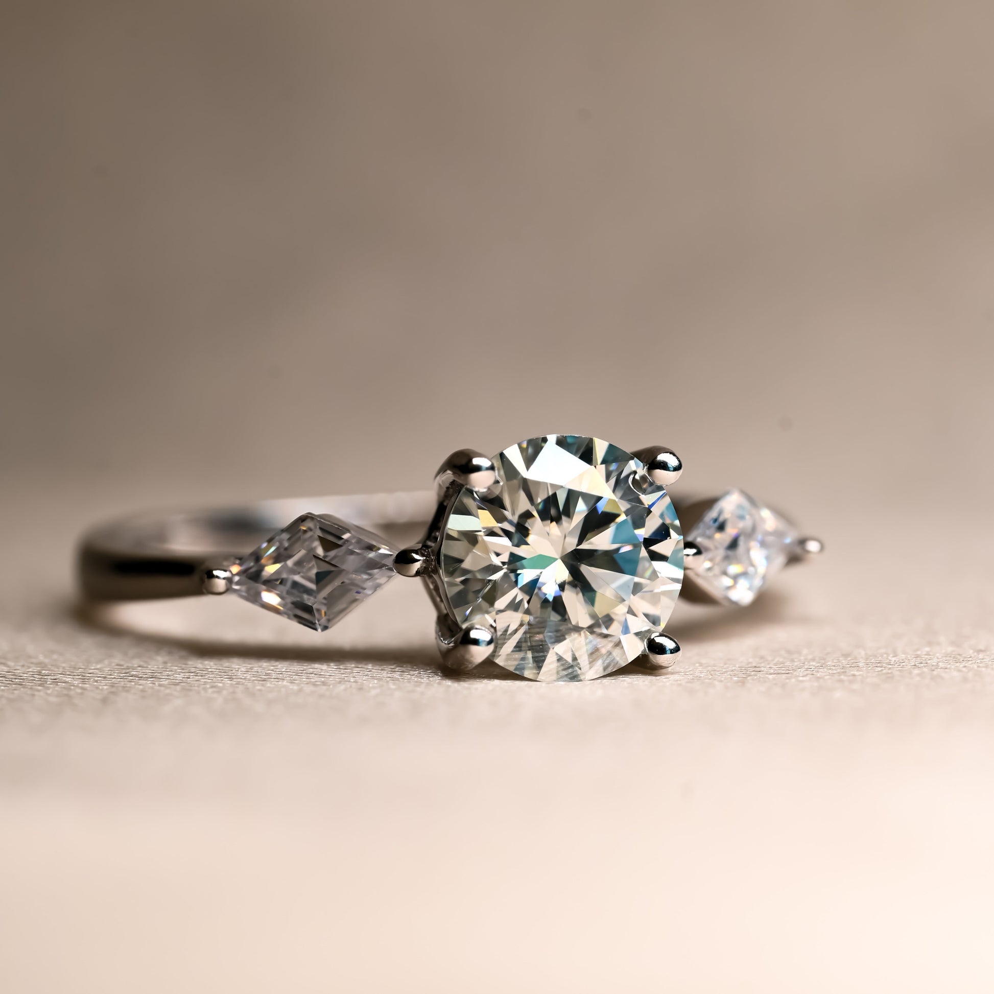CELESTE Moissanite Ring 1ct