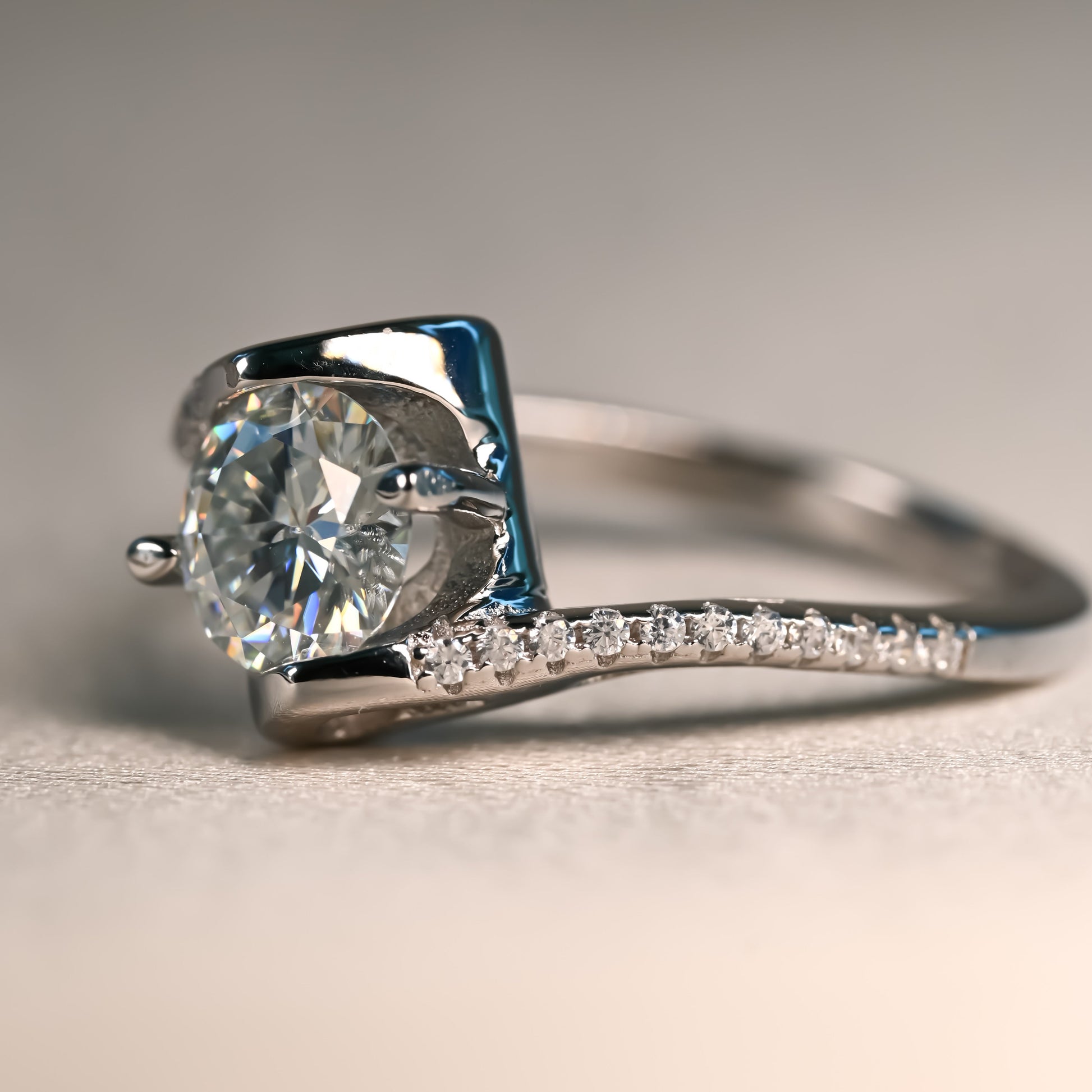 AMBER Moissanite Ring 1ct | Moissanite