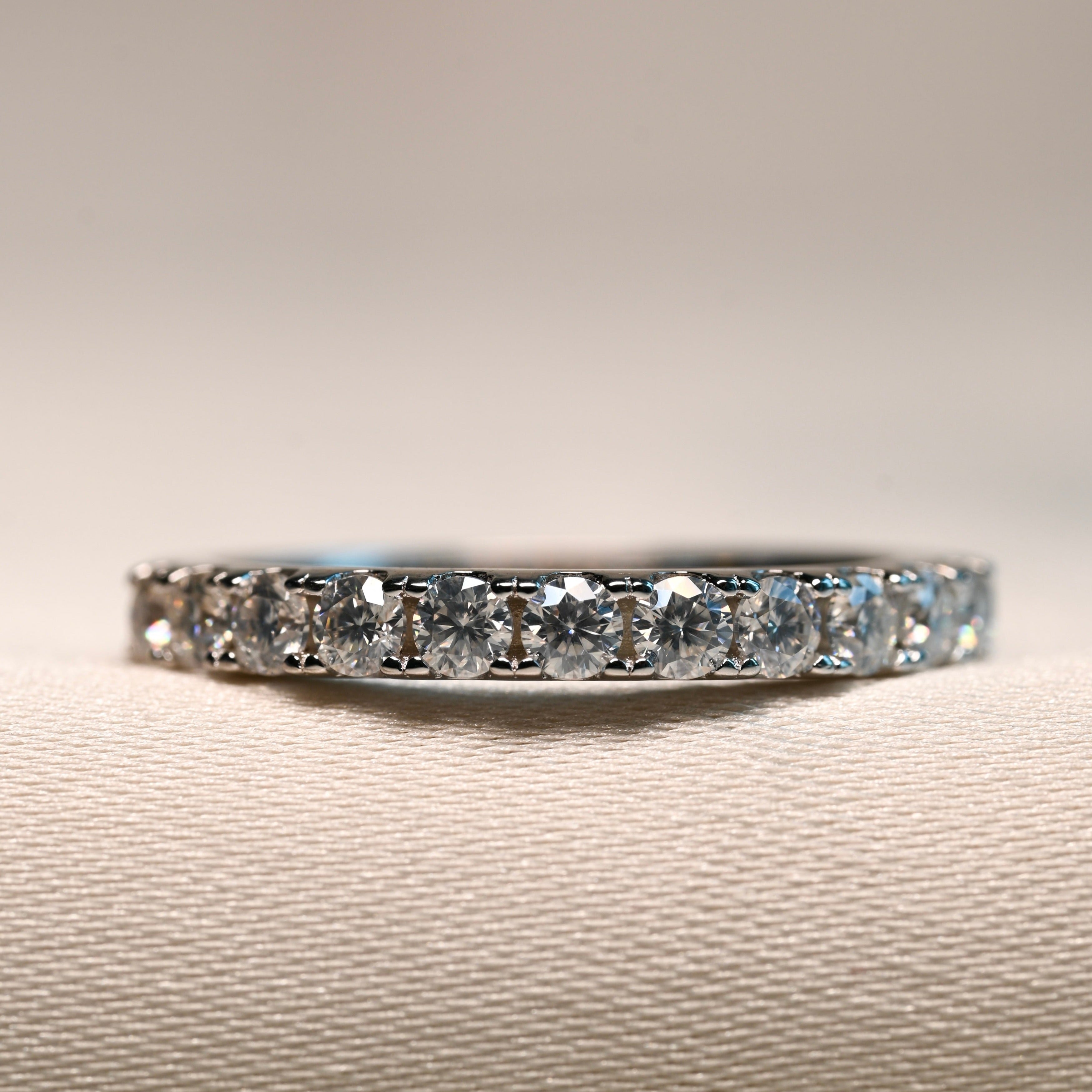 KADISHA Moissanite Band 0.06 ct (Half stones 2.5mm)