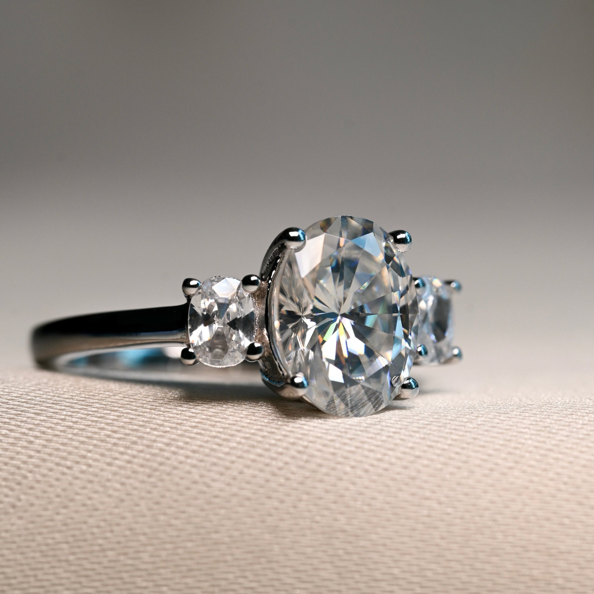 NAOMI Moissanite Ring 2ct