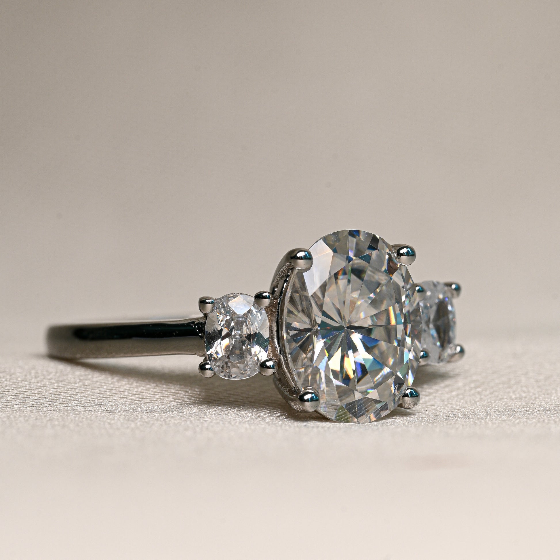NAOMI Moissanite Ring 2ct