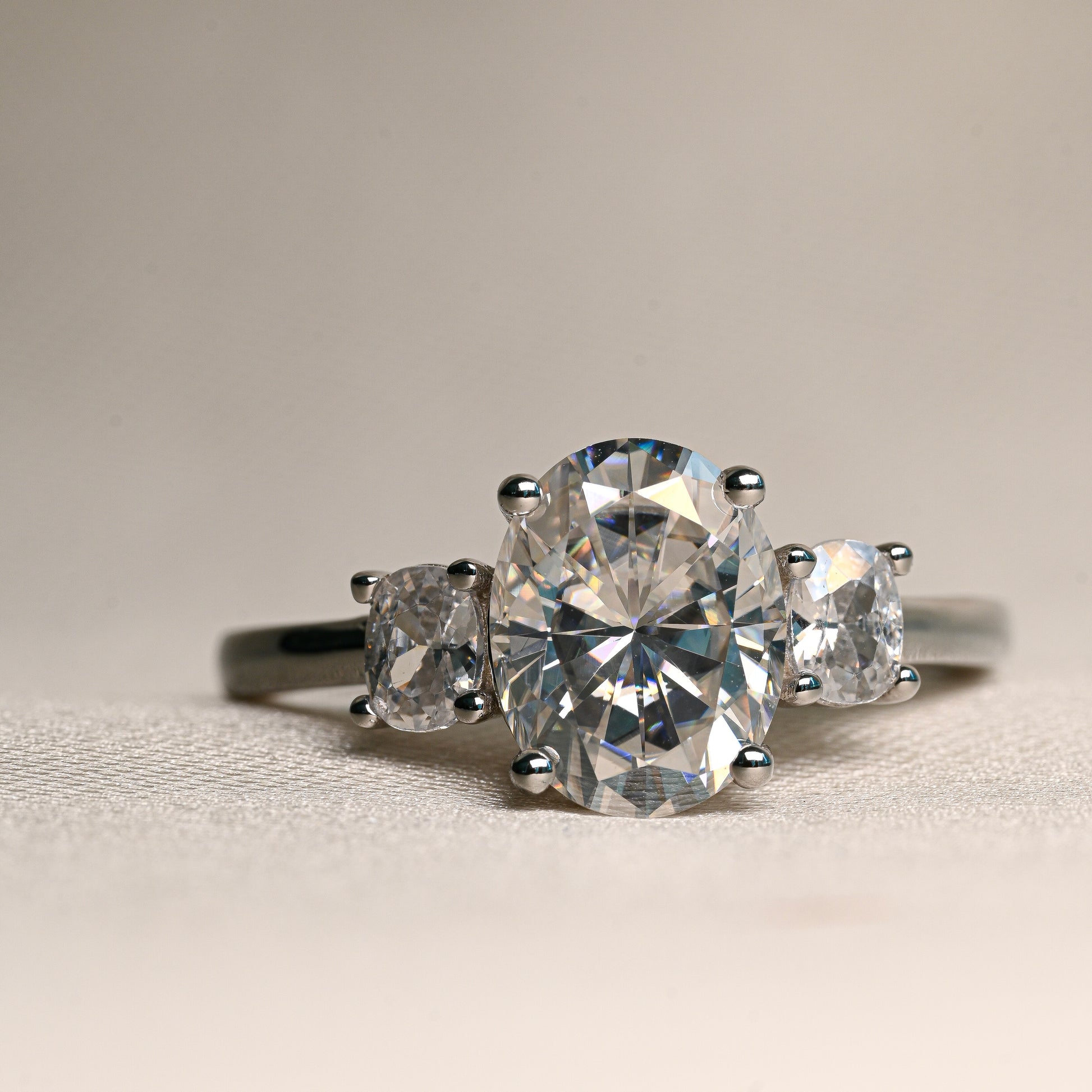 NAOMI Moissanite Ring 2ct