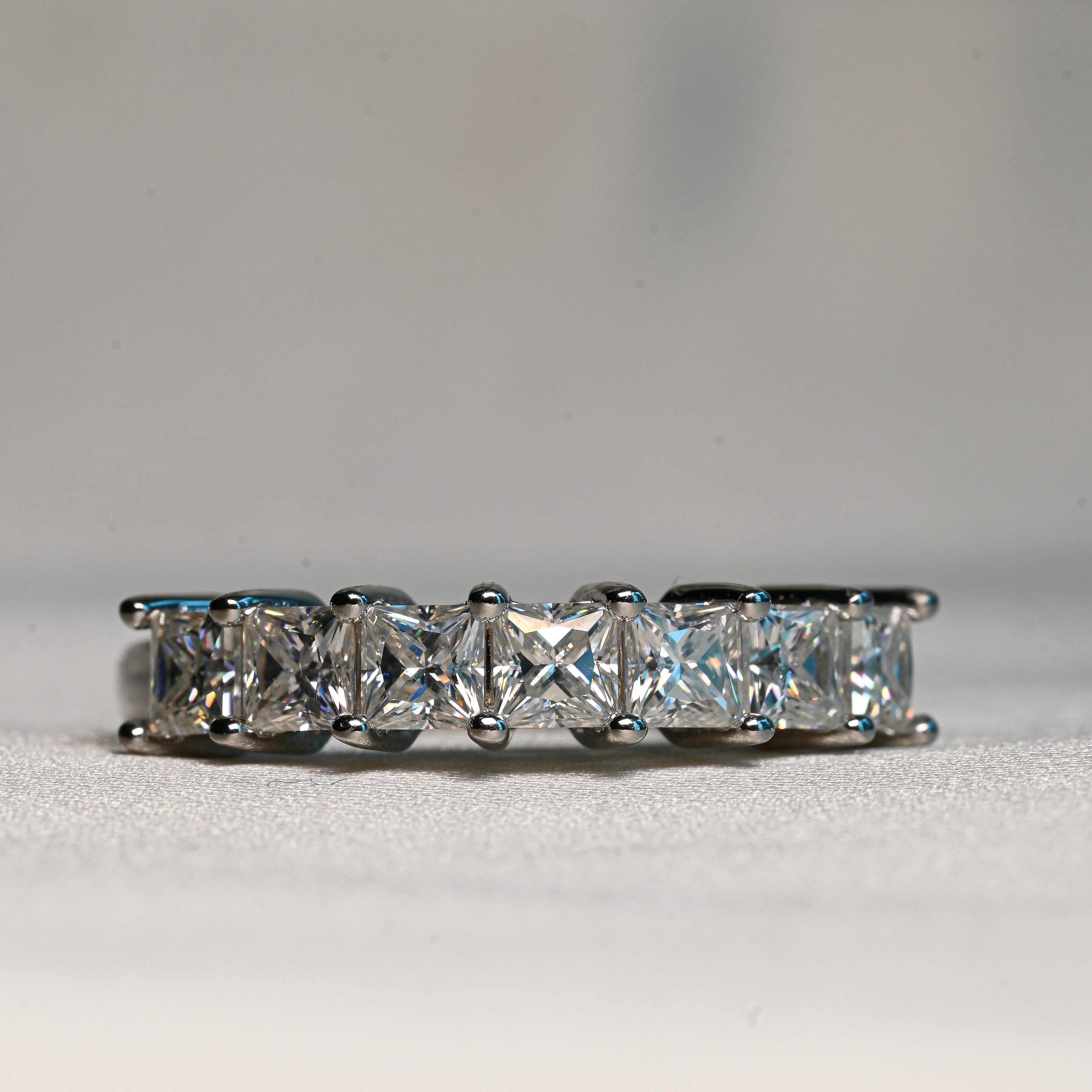 ALMA Moissanite Band 0.3ct (4mm)