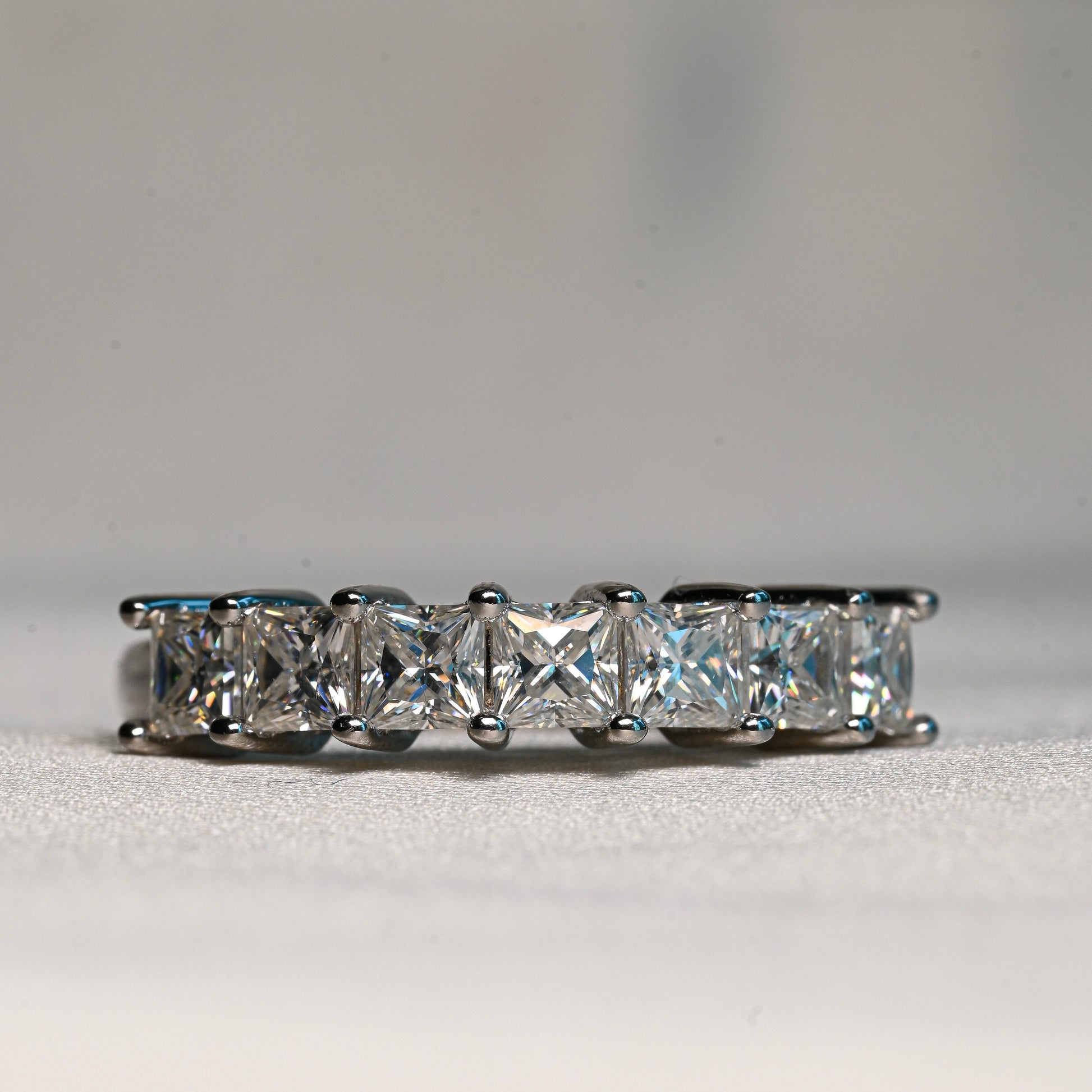 ALMA Moissanite Band 0.3ct (4mm)