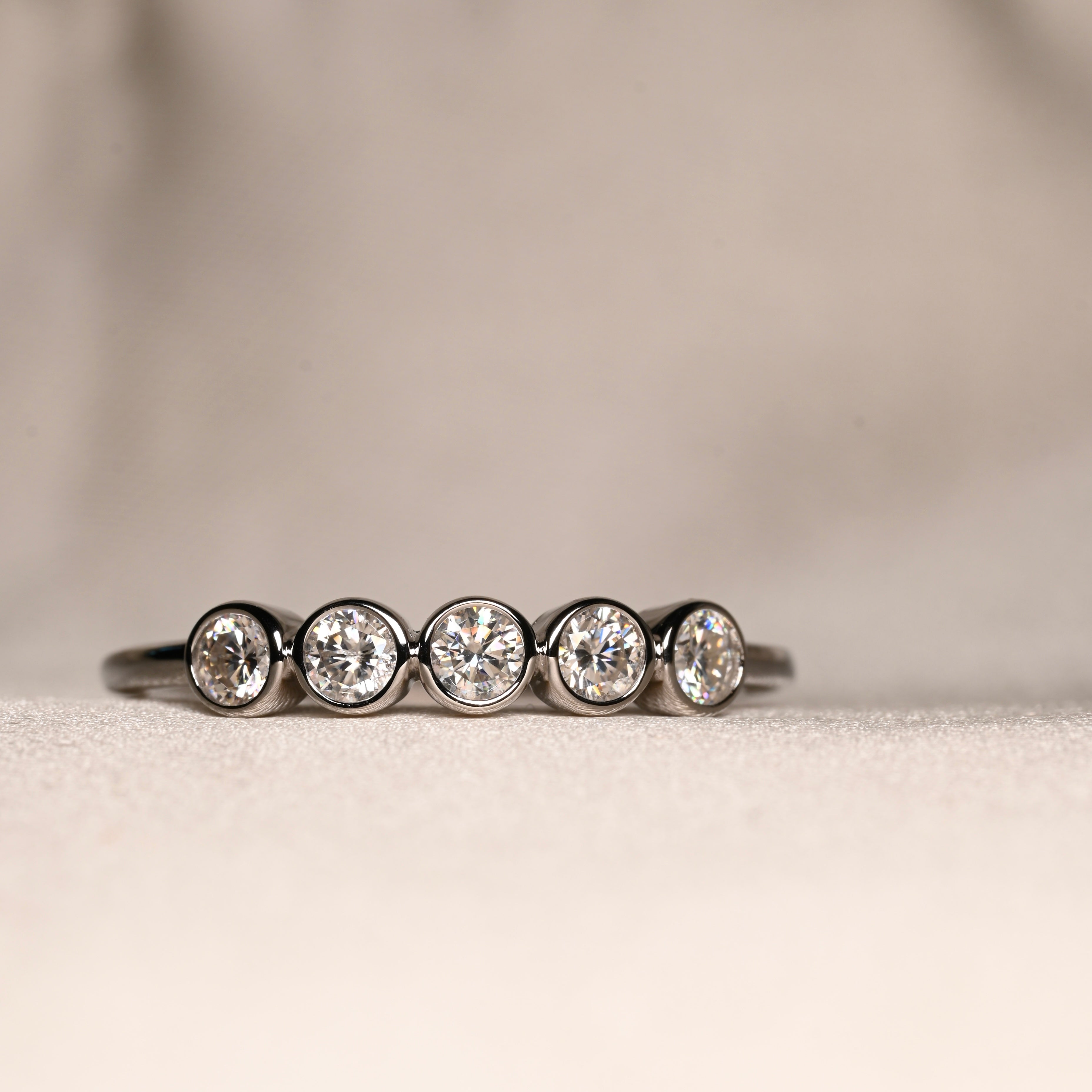 LARY Moissanite Band 0.1ct (3mm)