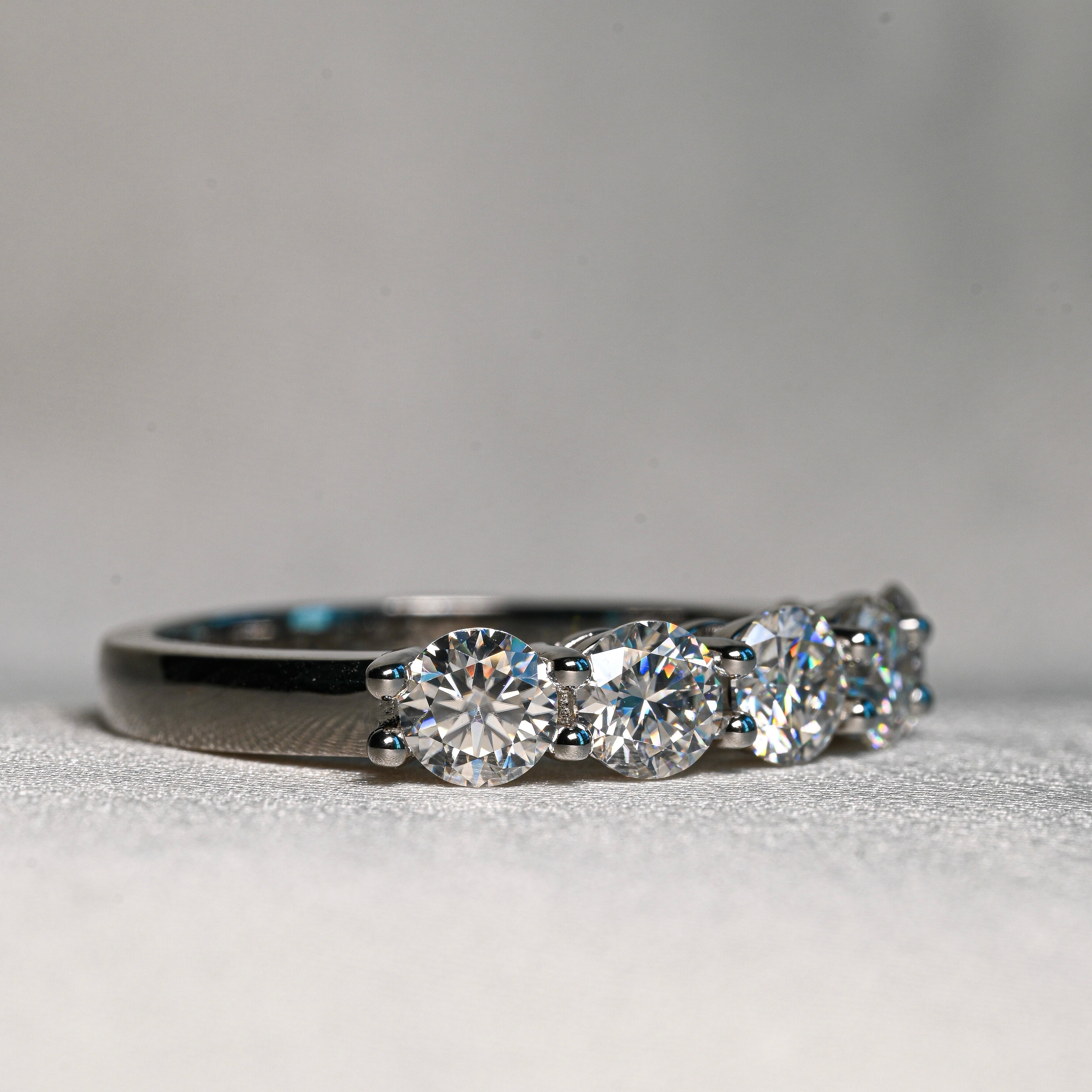 GAL Moissanite Band 0.3 (4mm)