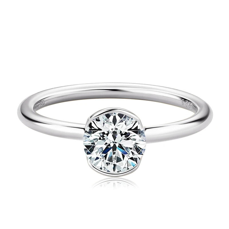 TINA Moissanite Ring 1ct | Moissanite