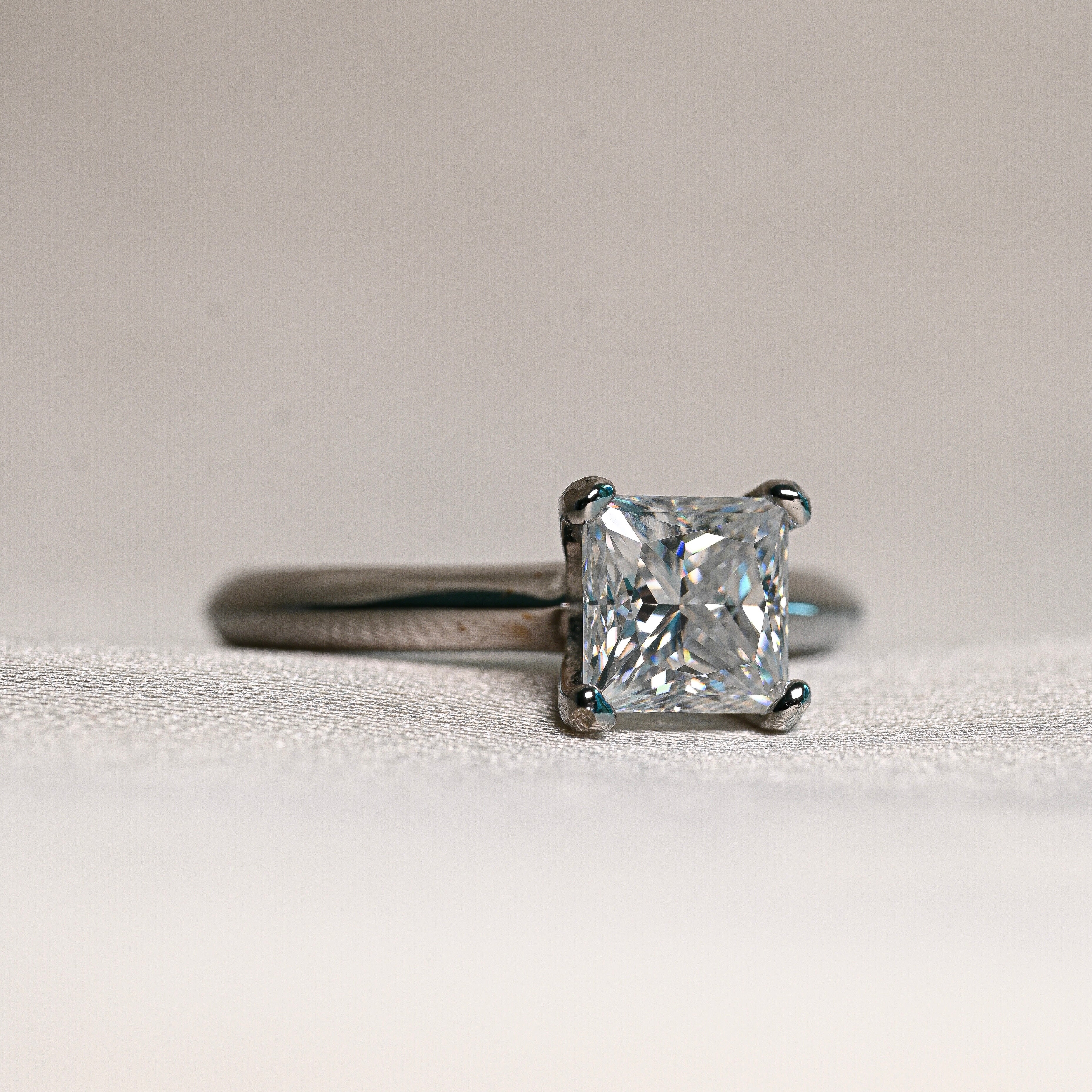 MUNA 1.2 Carat Princess-cut Moissanite Ring in Sterling Silver
