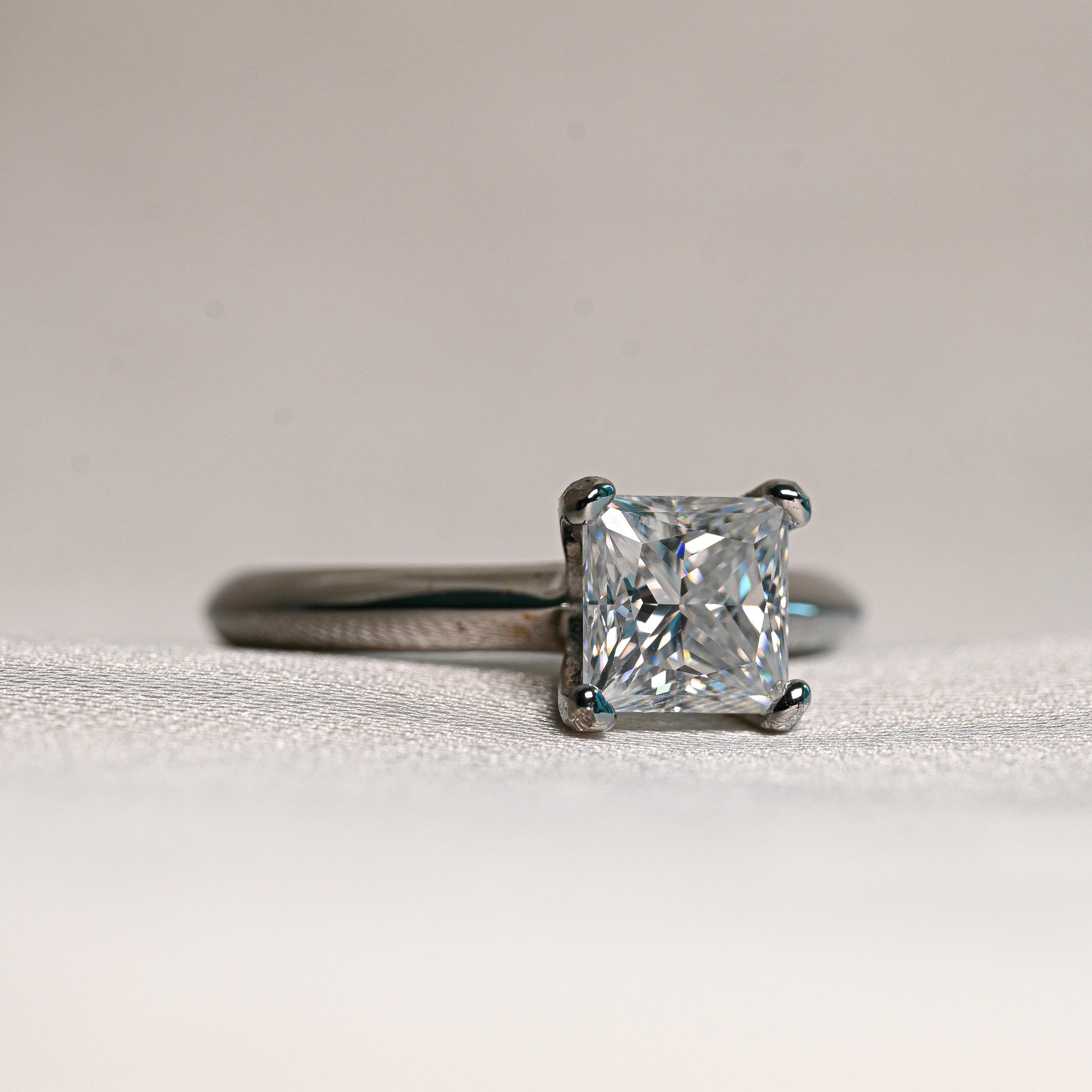 MUNA 1.2 Carat Princess-cut Moissanite Ring in Sterling Silver