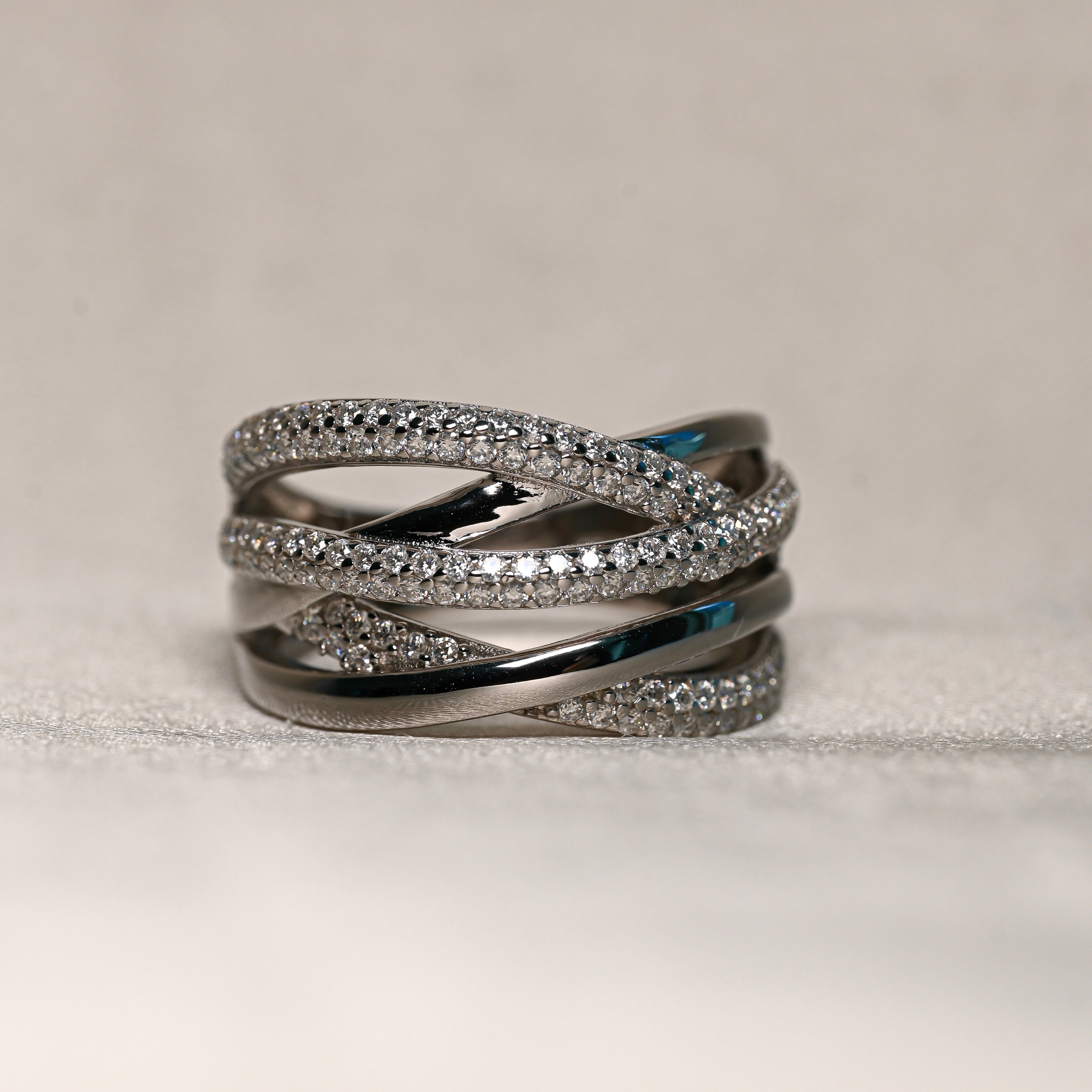 LUNA 2.12ct Round-Cut Moissanite Band in Sterling Silver