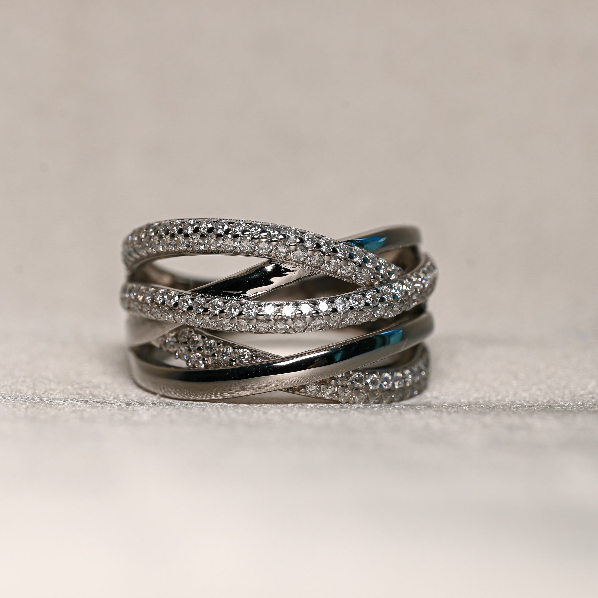 LUNA 2.12ct Round-Cut Moissanite Band in Sterling Silver