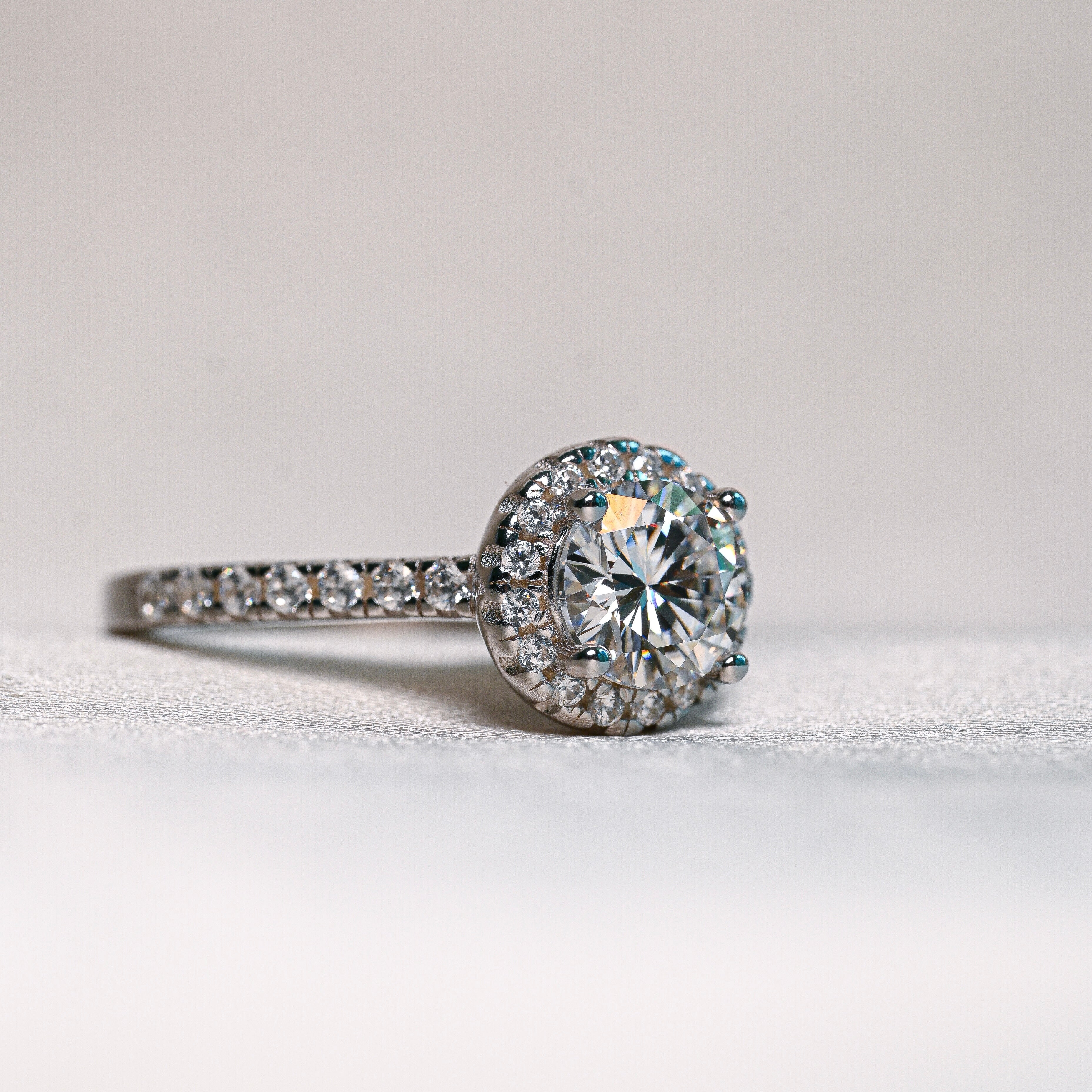 ALANIS 1 Carat Round Brilliant Moissanite Ring in Sterling Silver