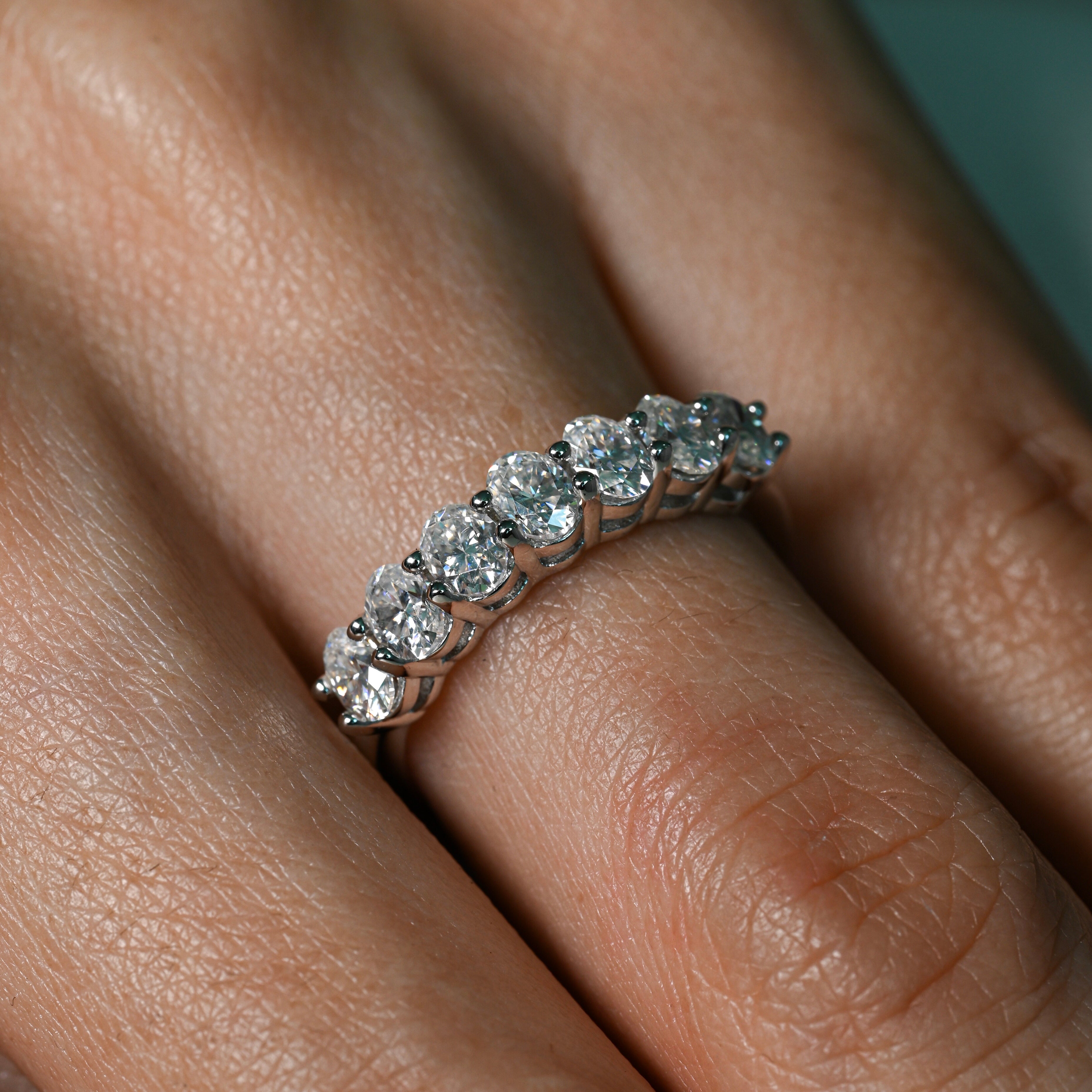 FAHDA 0.3 Carat Oval-Cut Moissanite Band in Sterling Silver