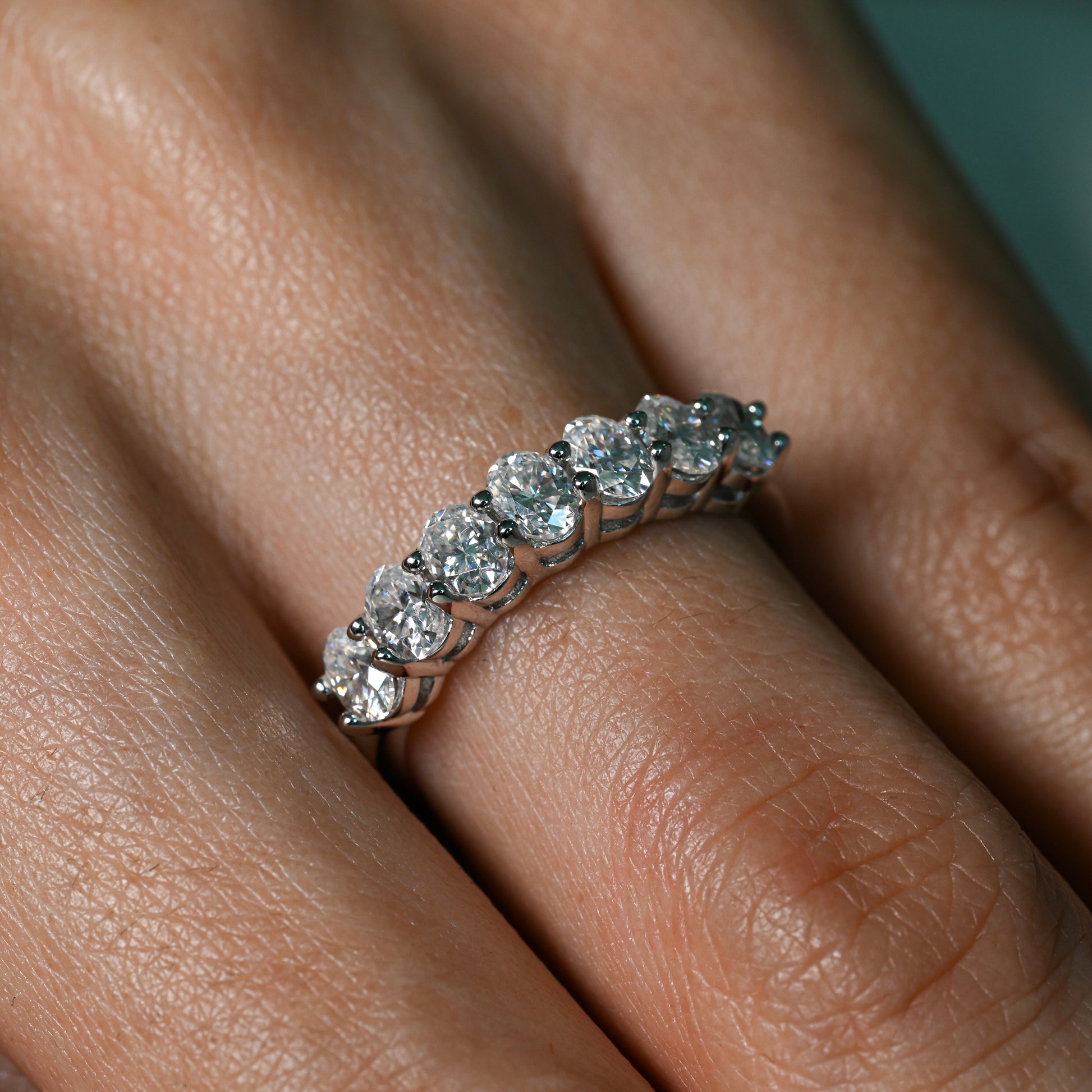 FAHDA 0.3 Carat Oval-Cut Moissanite Band in Sterling Silver