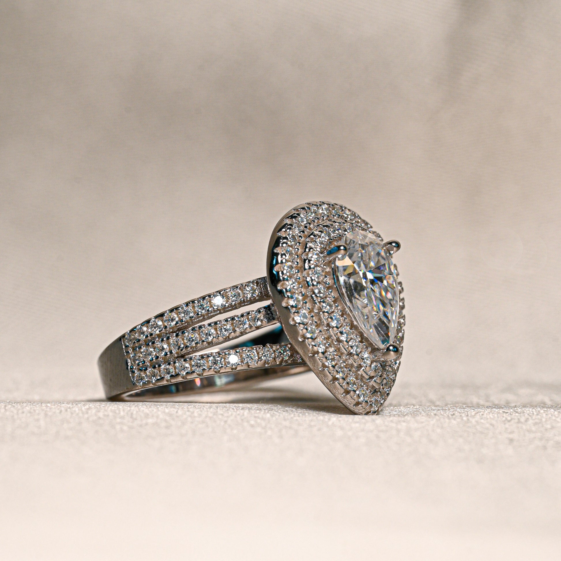 TAHIRA Moissanite Ring Set – 1.5ct