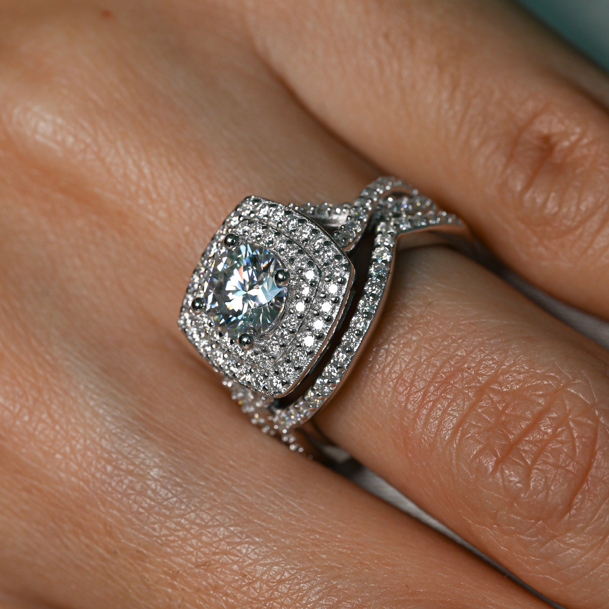 SALMA 1 Carat Round Brilliant Moissanite Ring Set in Sterling Silver