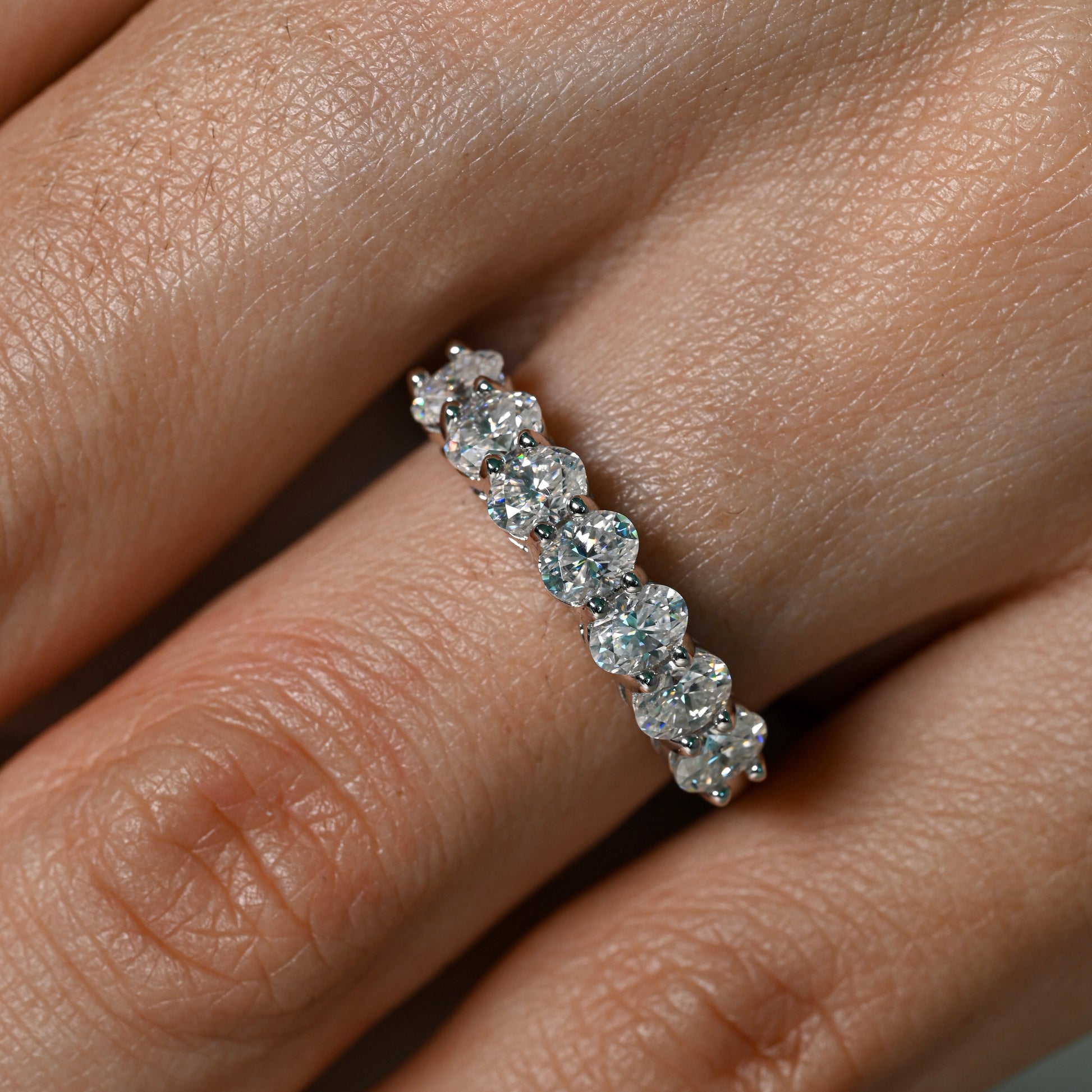 FAHDA 0.3 Carat Oval-Cut Moissanite Band in Sterling Silver