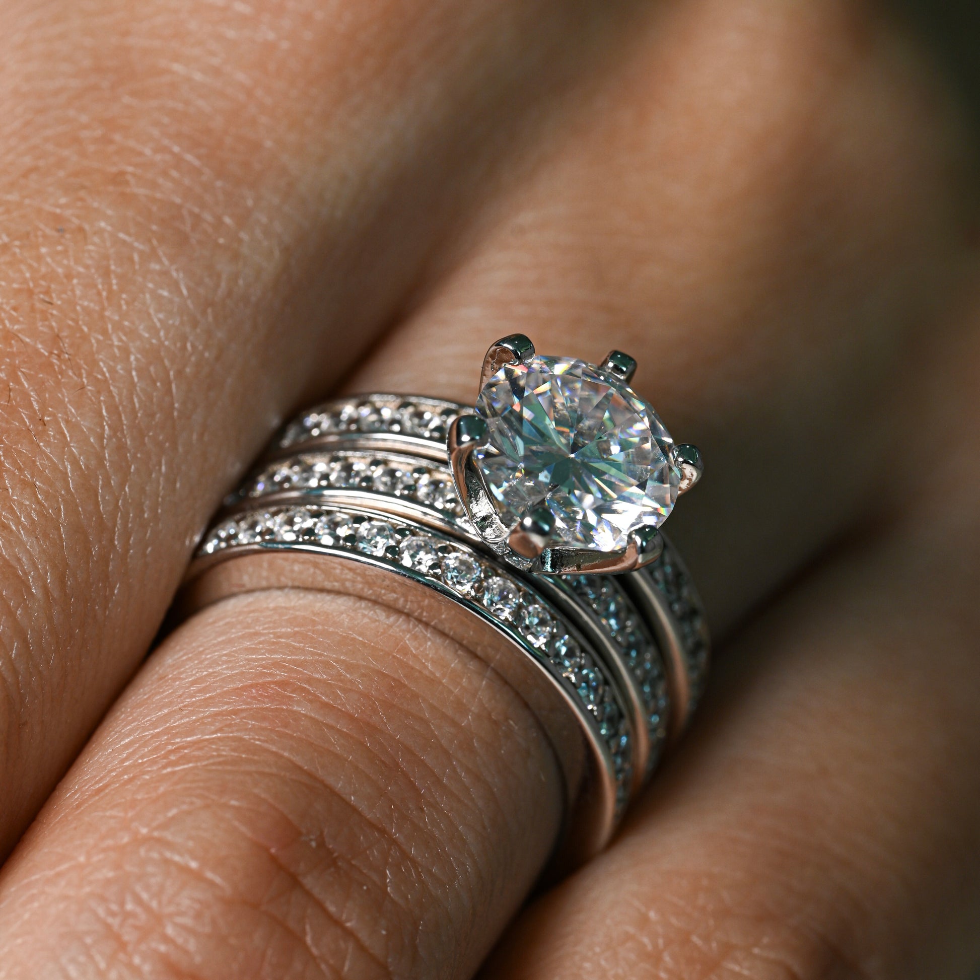 SAFIYA 2 Carat Round-Cut Moissanite Ring Set in Sterling Silver