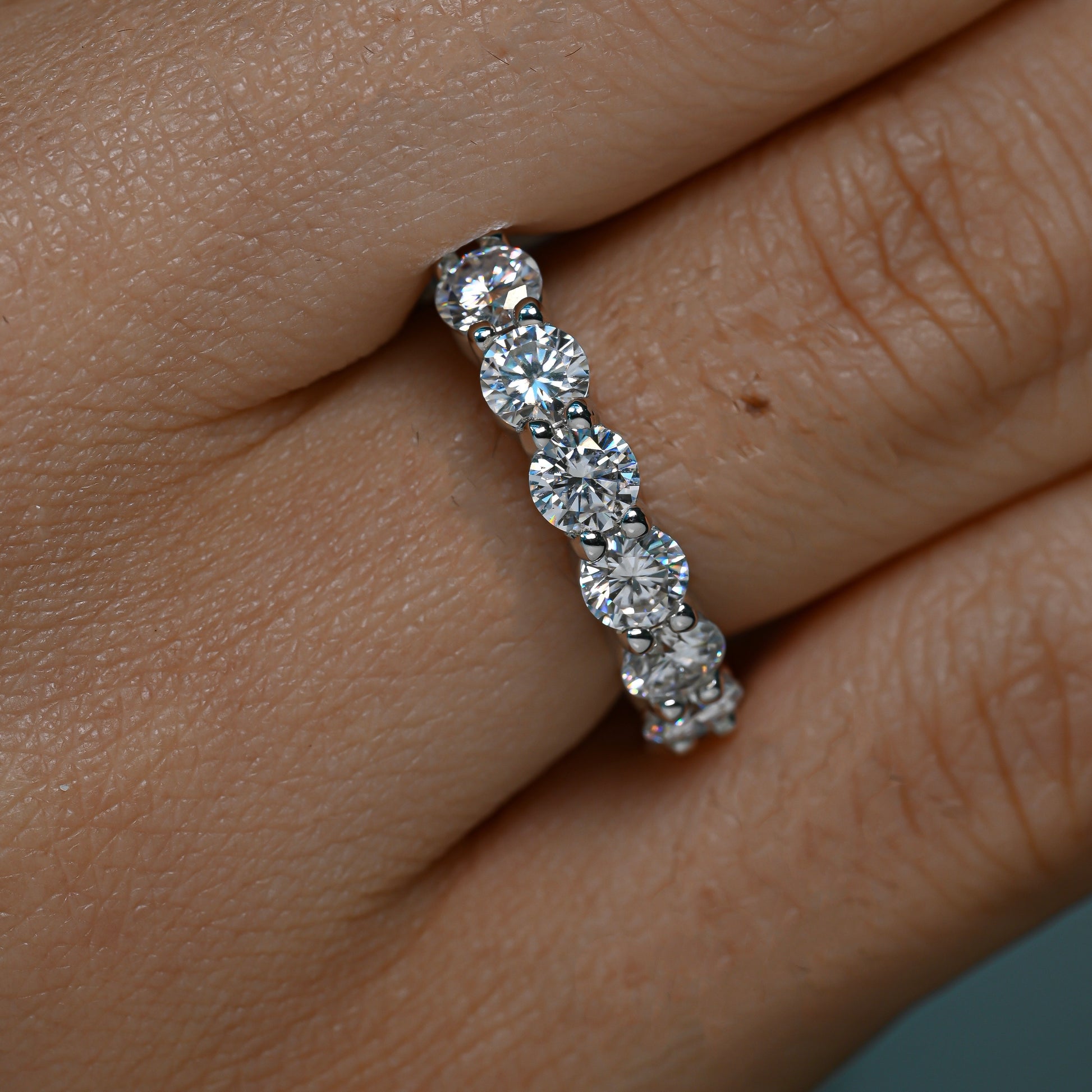 ZEINA 0.3 ct (4 mm) Moissanite Band in Sterling Silver