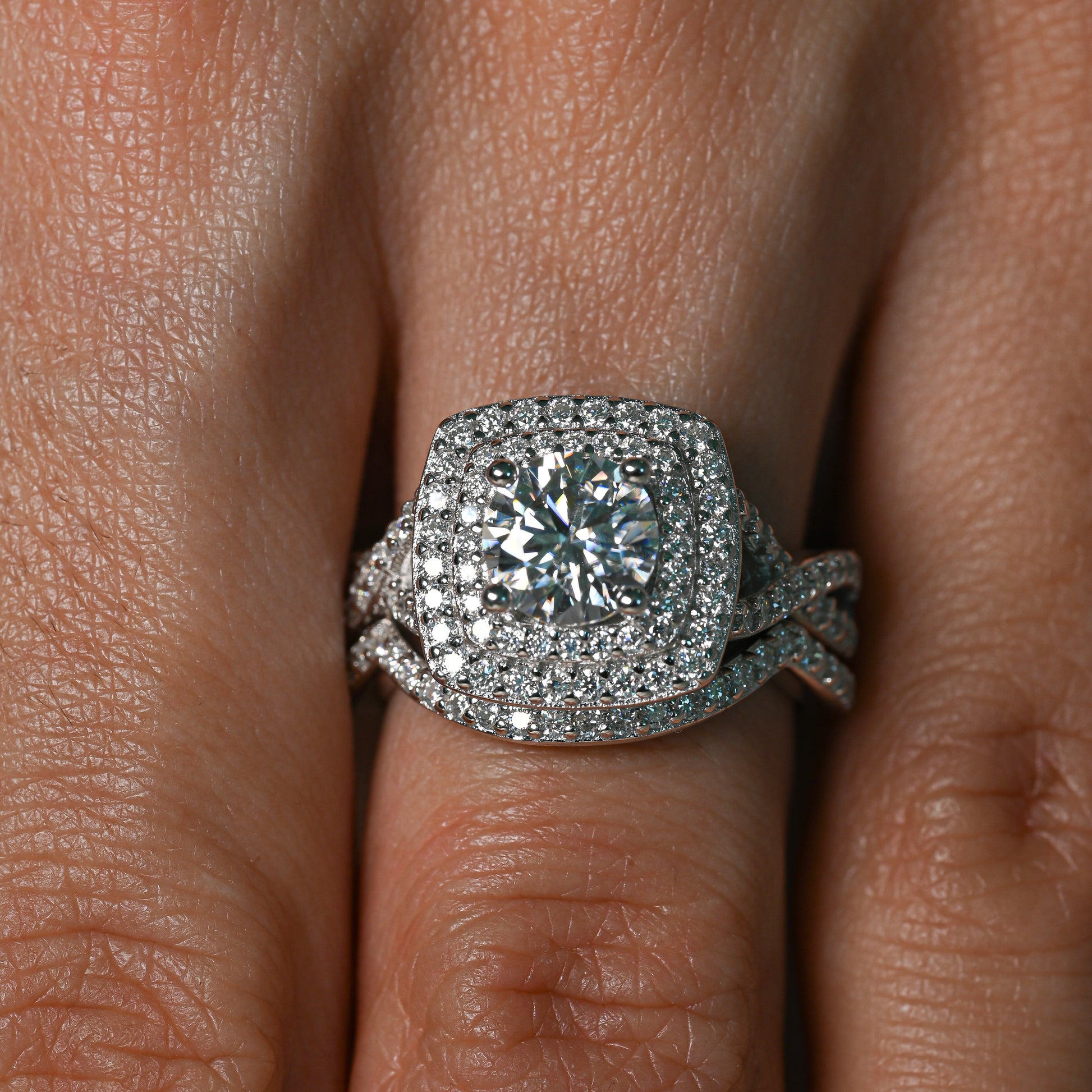 SALMA 1 Carat Round Brilliant Moissanite Ring Set in Sterling Silver