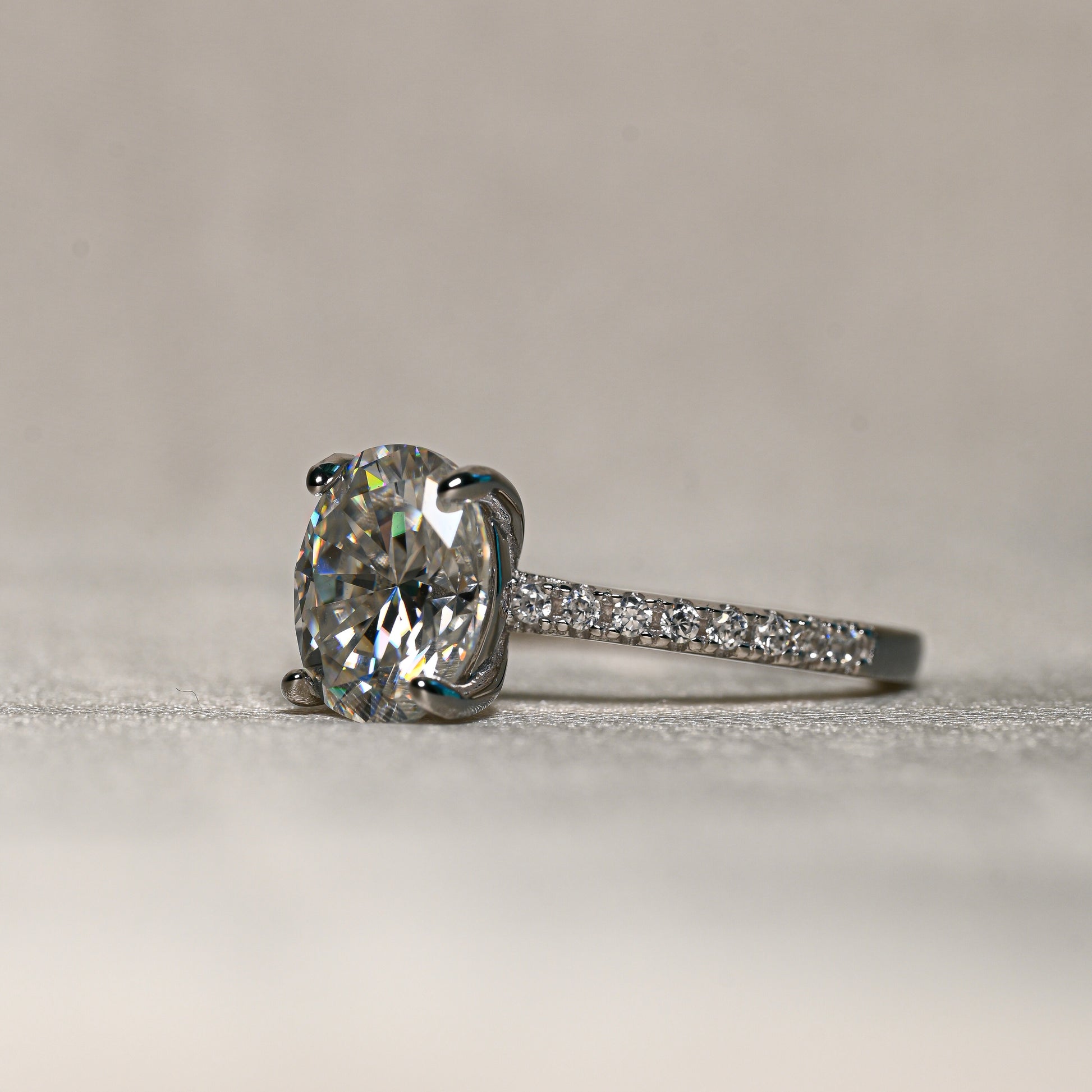 AIDA 2 Carat Oval-Cut Moissanite Ring in Sterling Silver