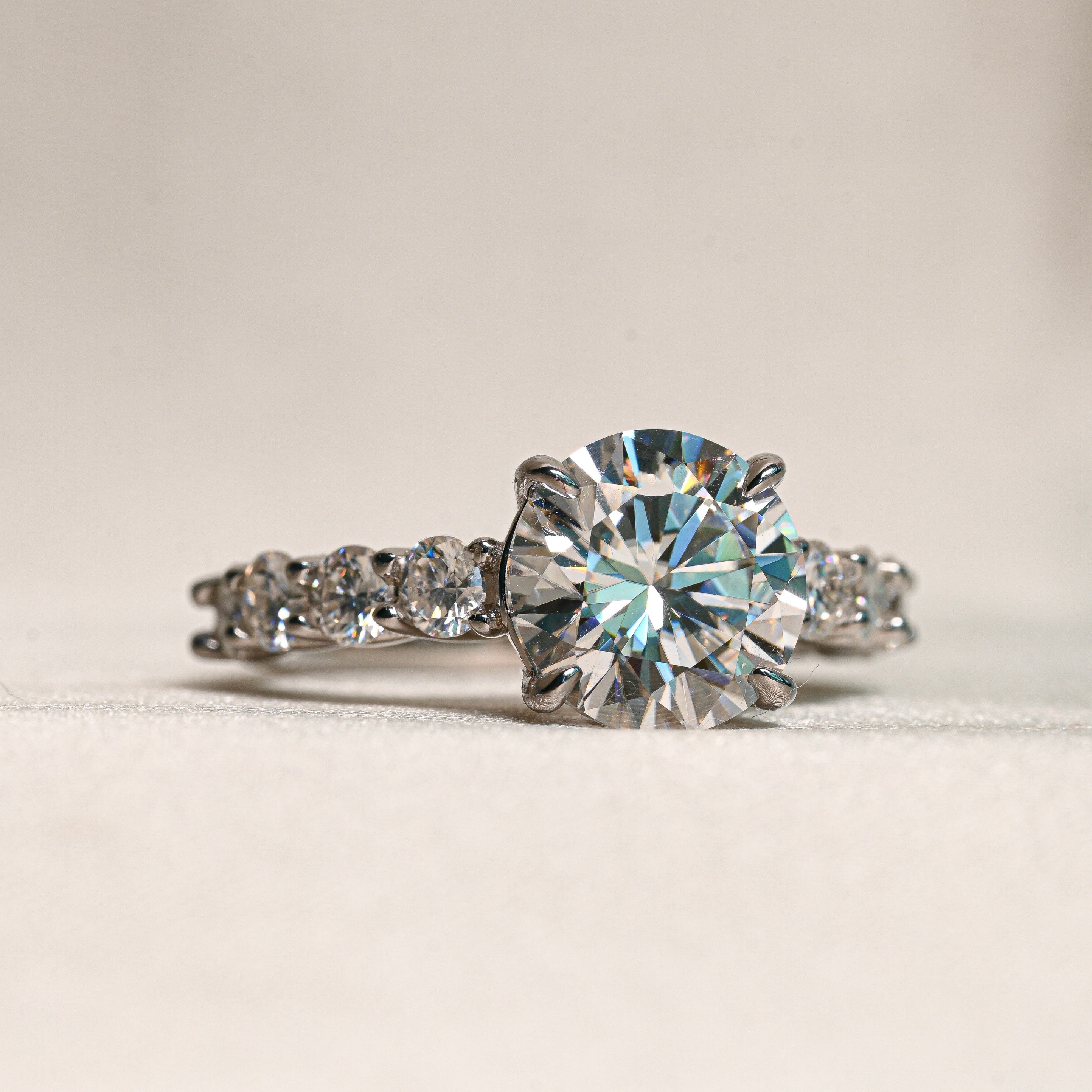 YASMEEN Moissanite Ring 3ct