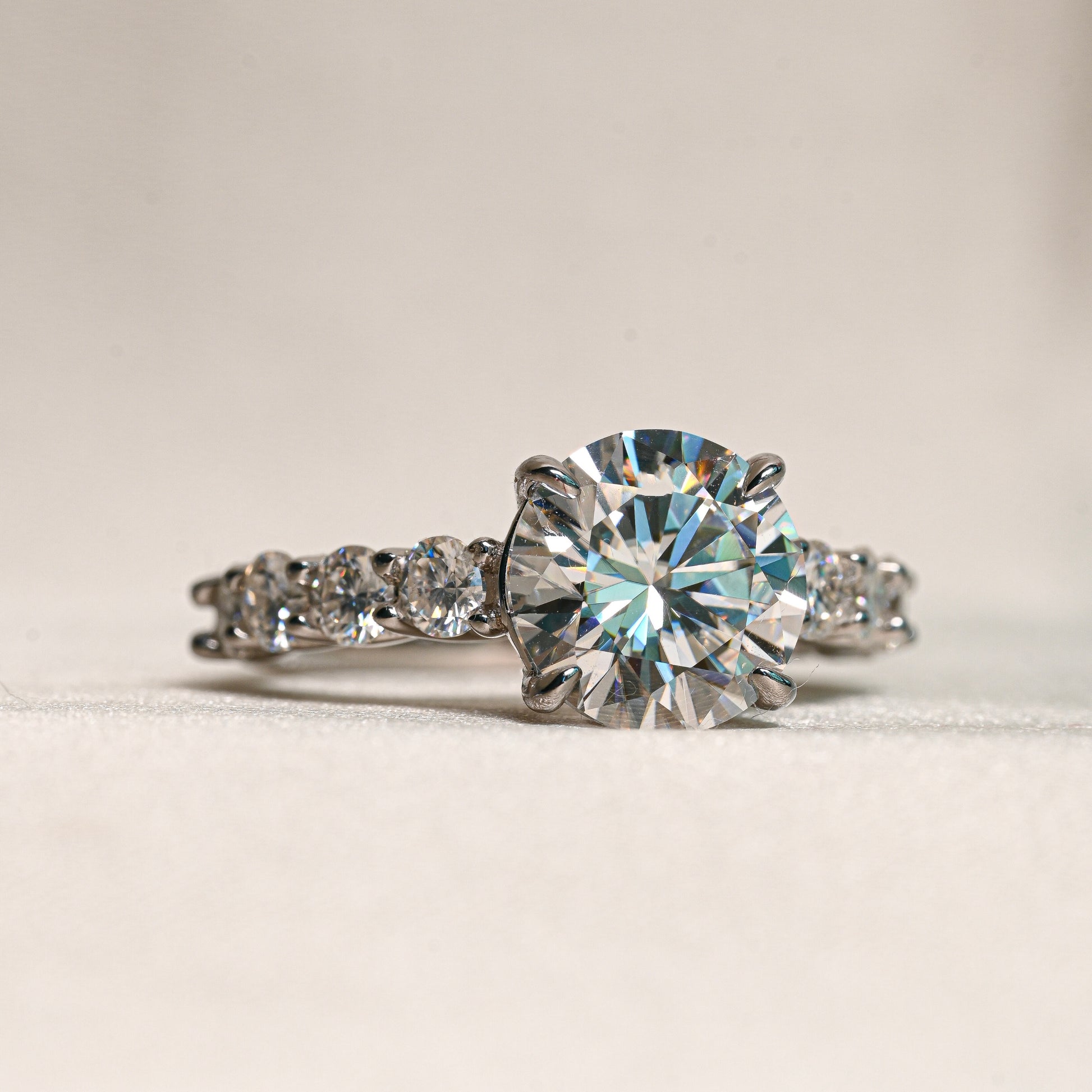 YASMEEN Moissanite Ring 3ct