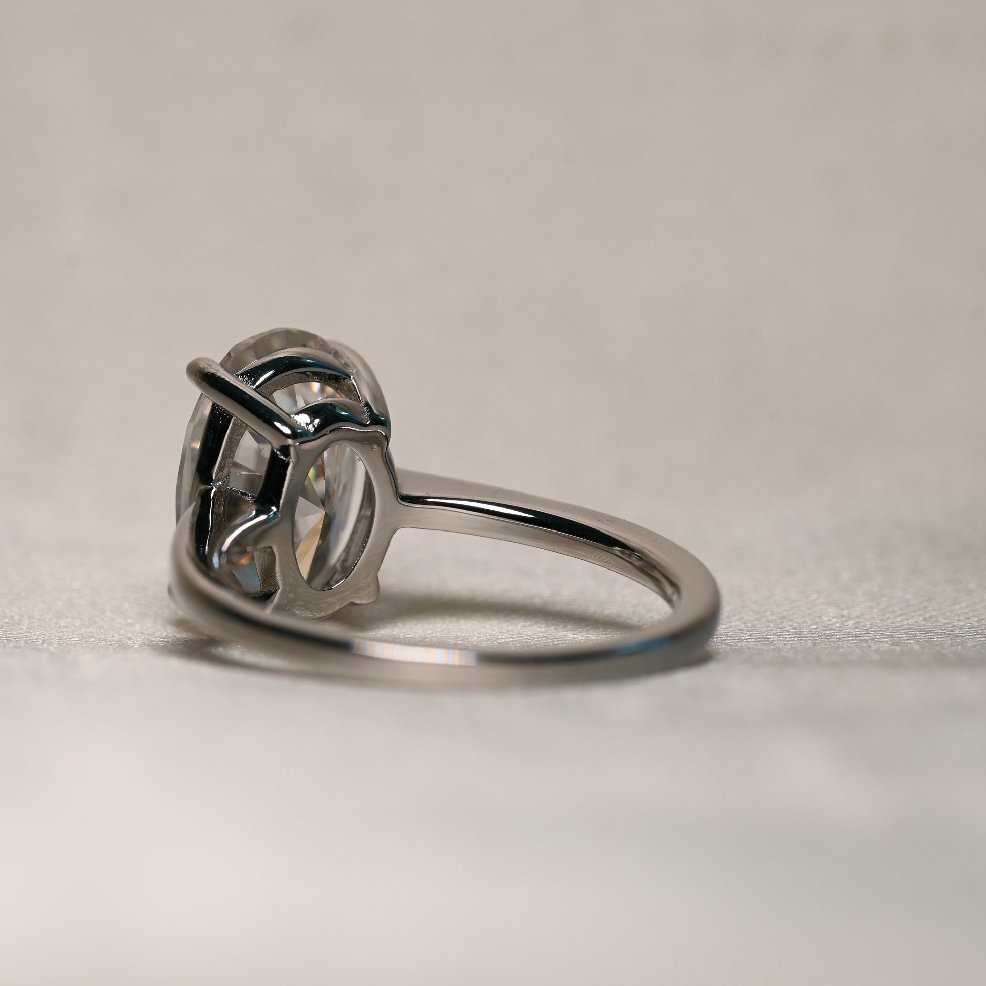 MARIBEL 4.5 Carat Oval-Cut Moissanite Ring in Sterling Silver