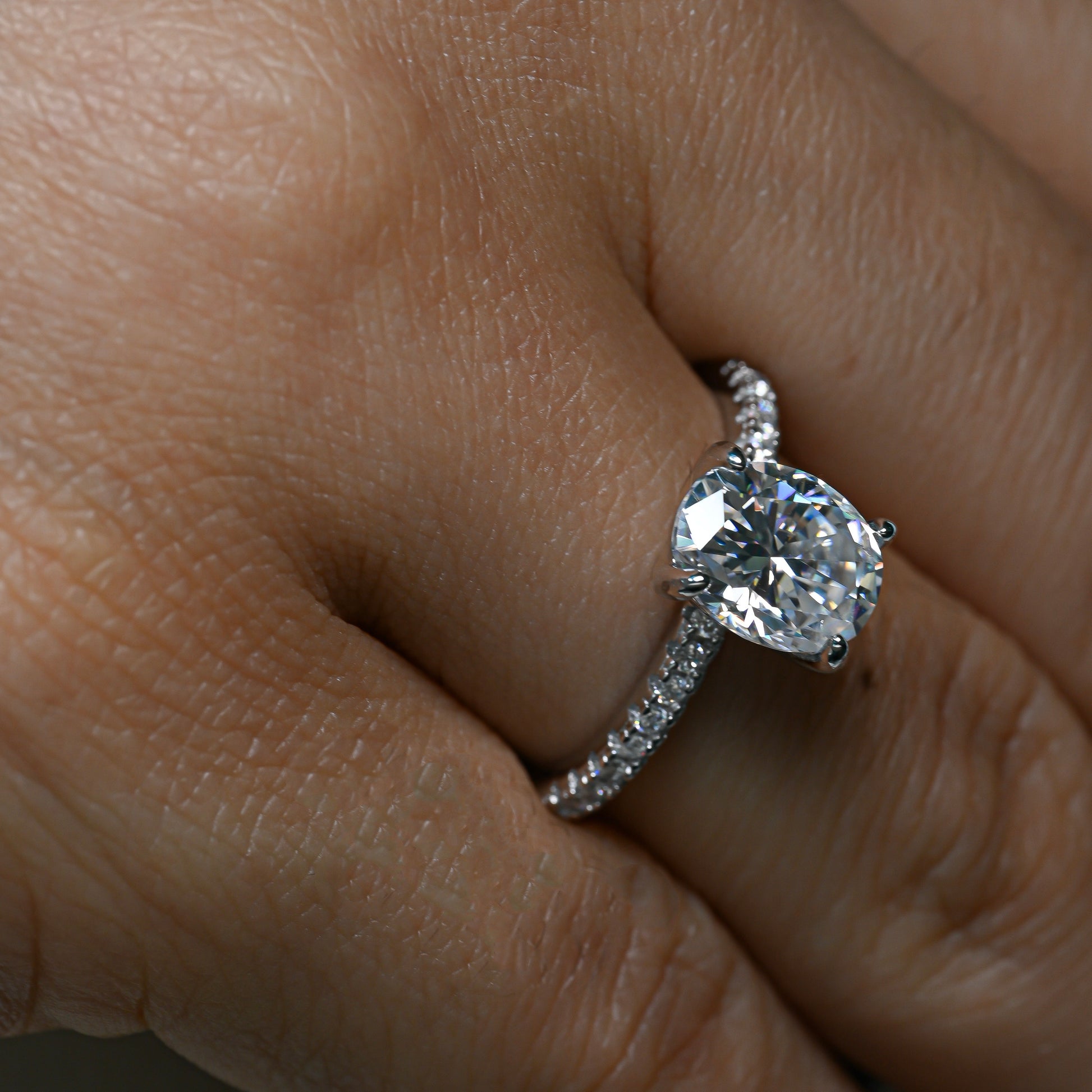 AIDA 2 Carat Oval-Cut Moissanite Ring in Sterling Silver