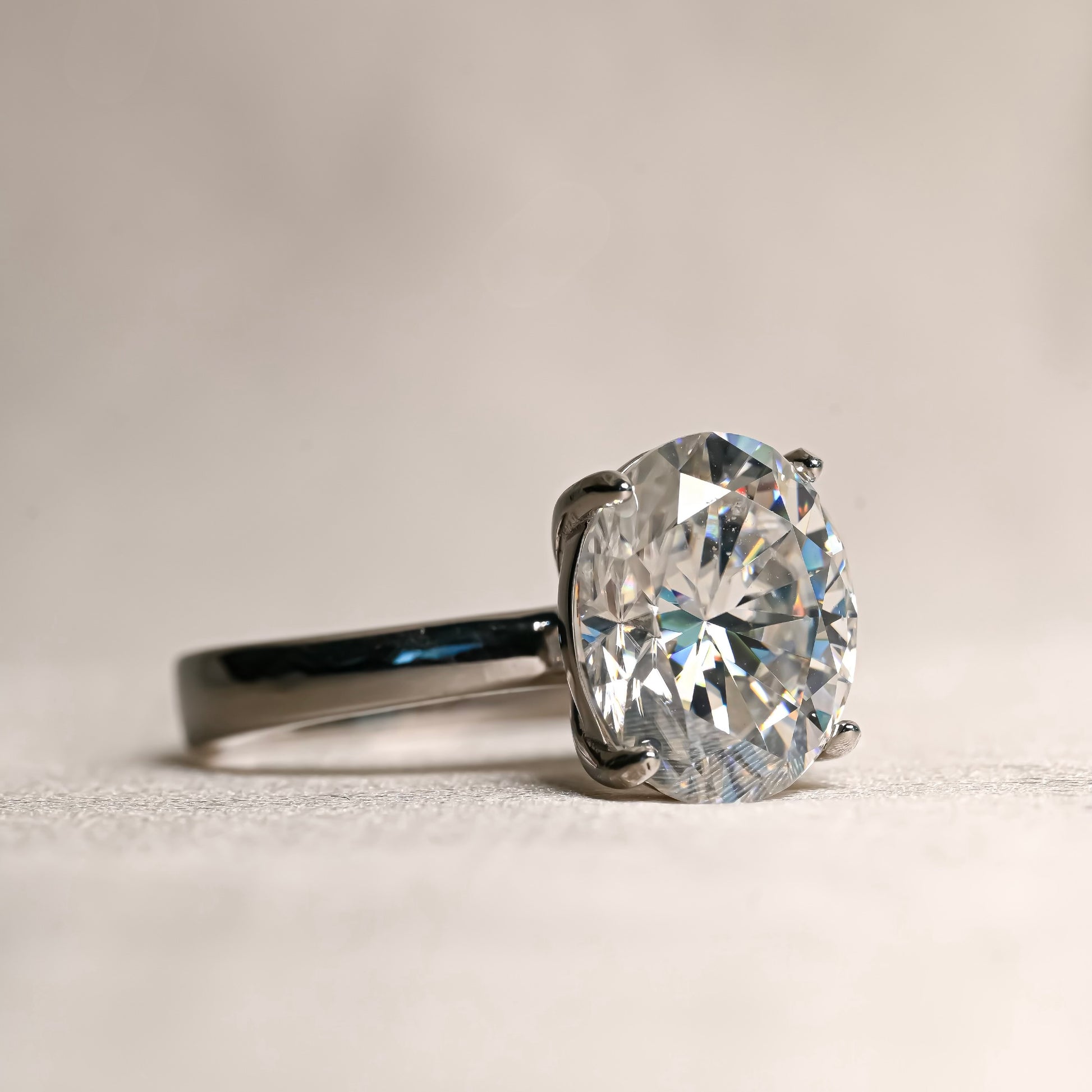 LUXE Moissanite Ring 5ct