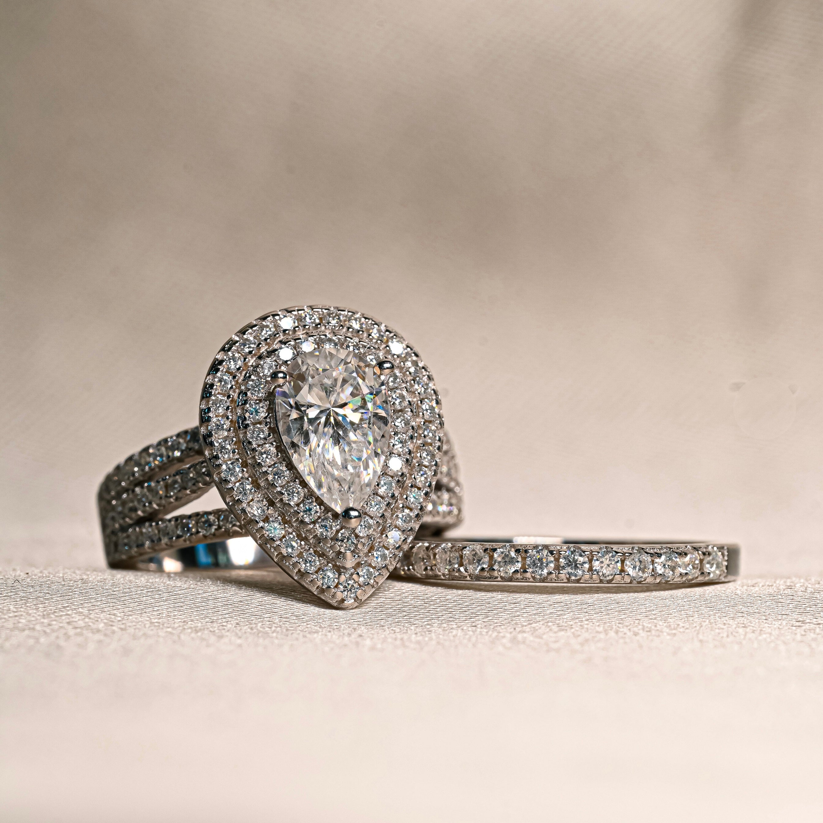 TAHIRA Moissanite Ring Set – 1.5ct