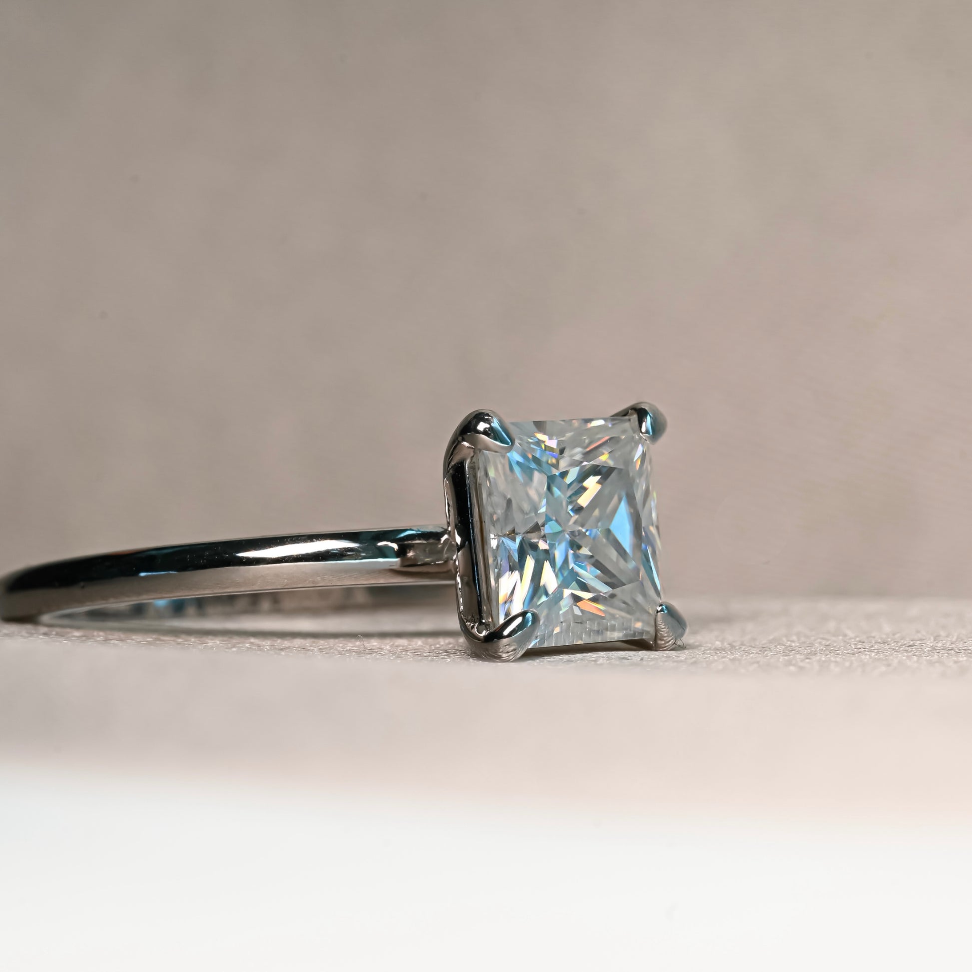 JAYNE Moissanite Ring 2ct