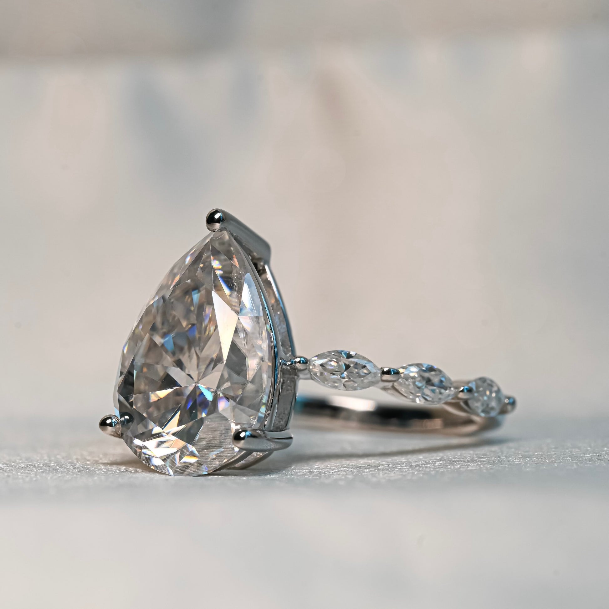 KAYLA Moissanite Ring 5ct