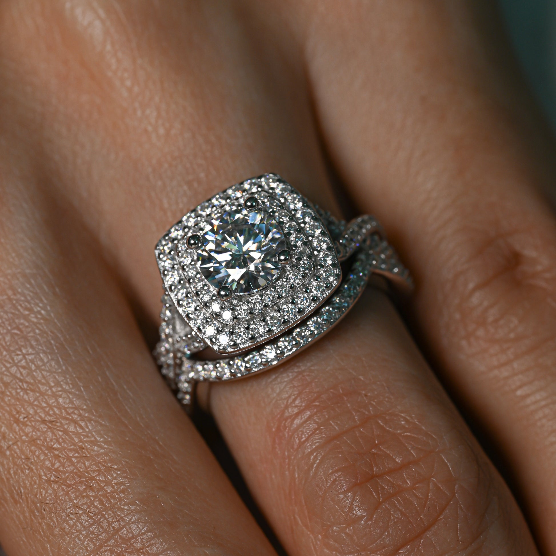 SALMA 1 Carat Round Brilliant Moissanite Ring Set in Sterling Silver