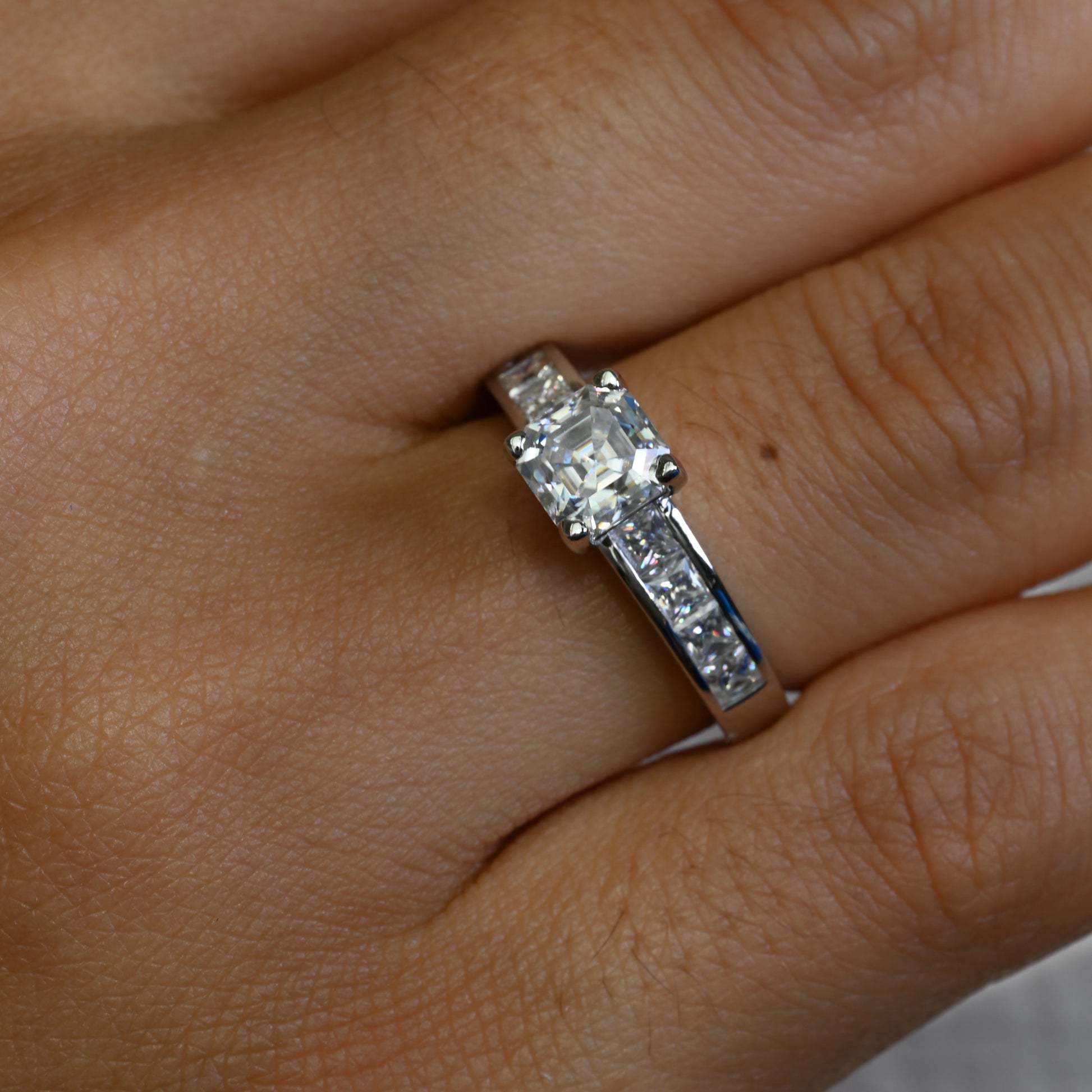 RAYA Moissanite Ring 1ct