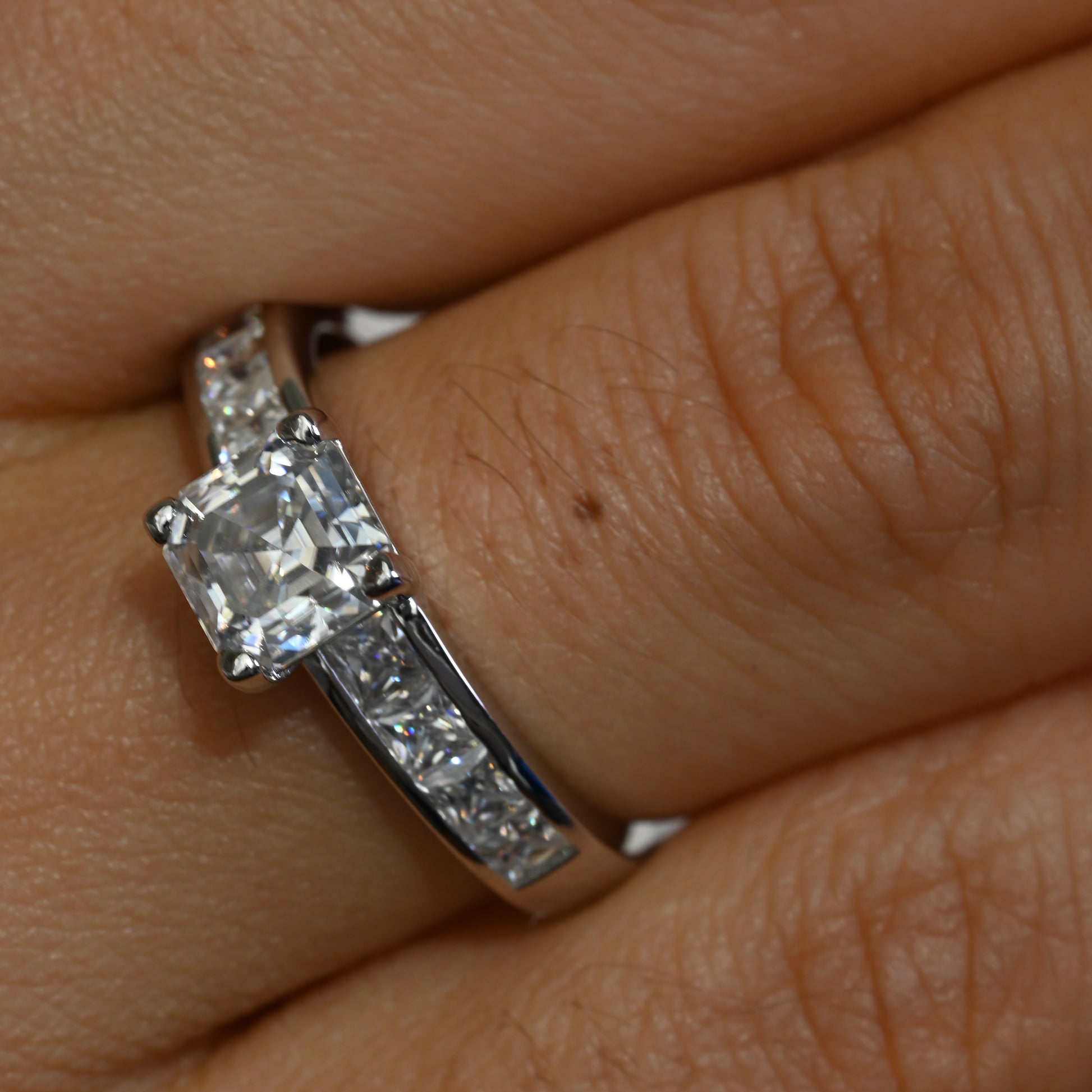 RAYA Moissanite Ring 1ct