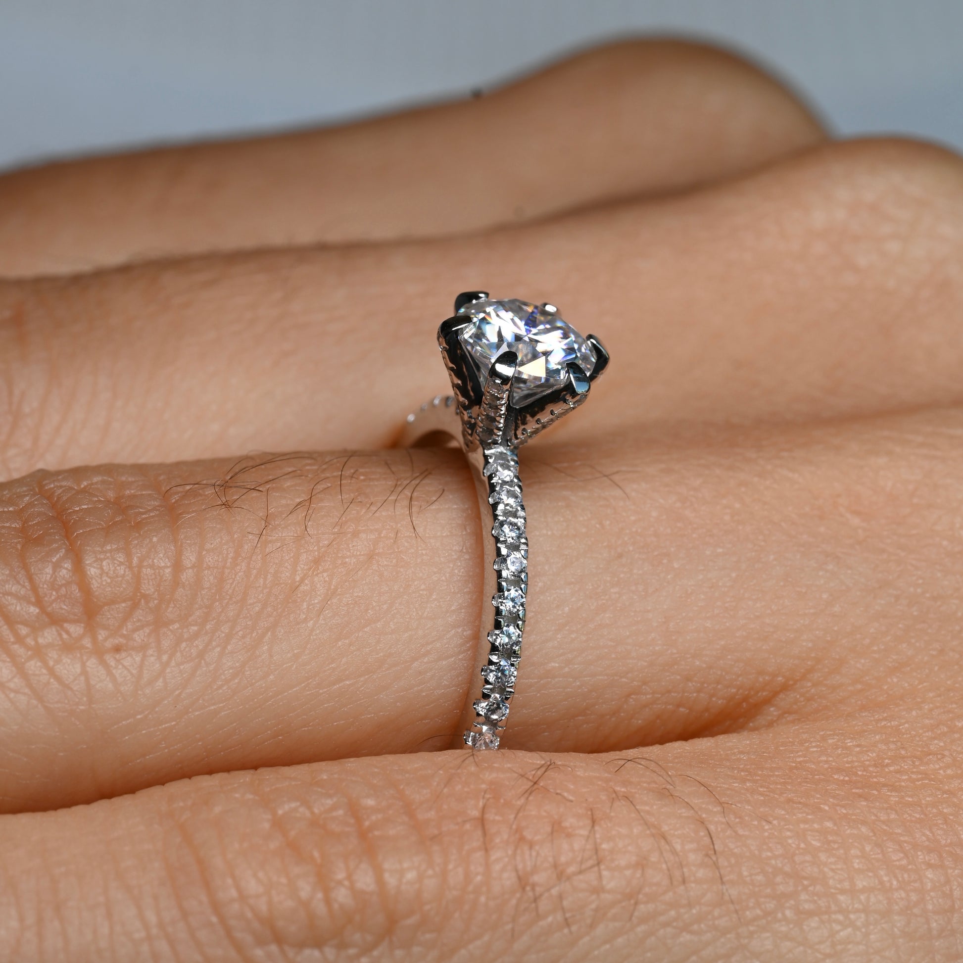 LILIAN Moissanite Band 1ct