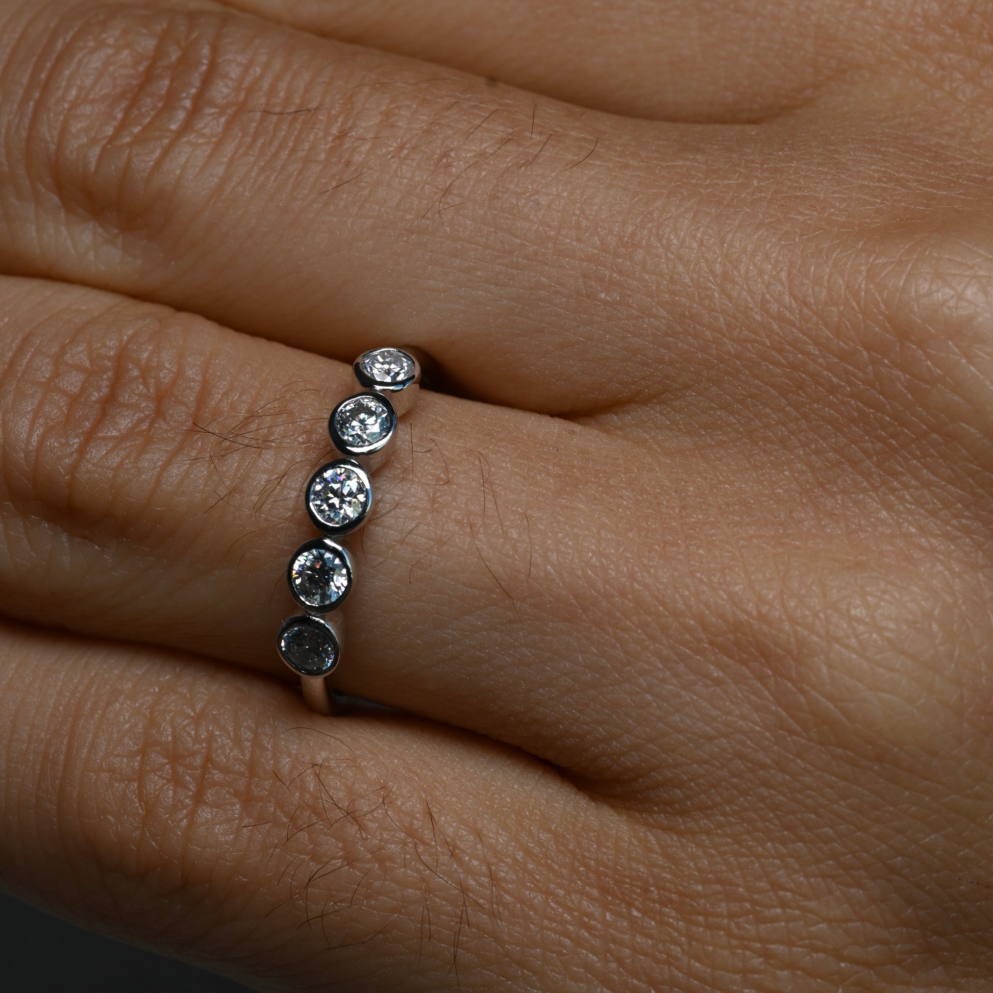 LARY Moissanite Band 0.1ct (3mm)