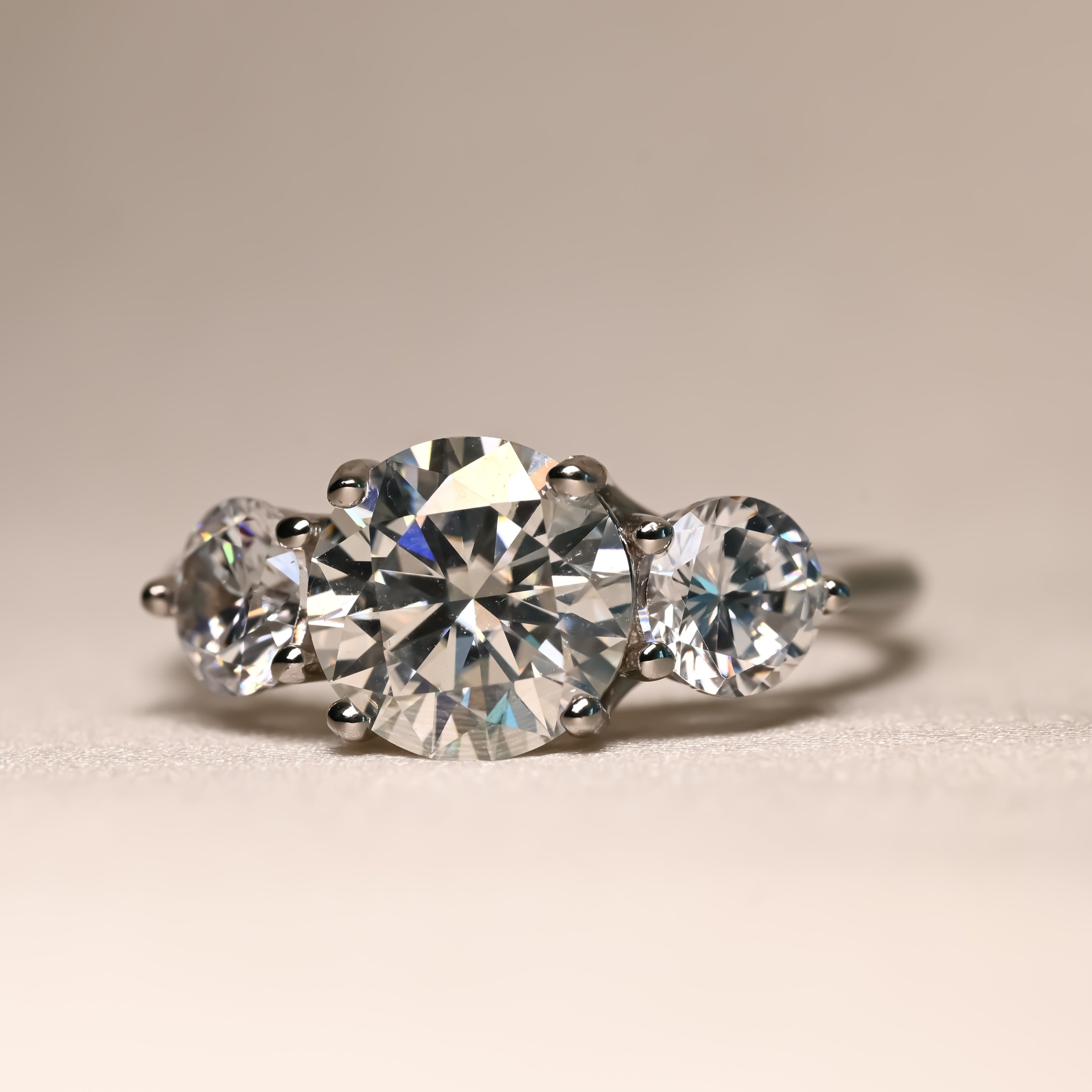 AMORE Moissanite Ring 2ct