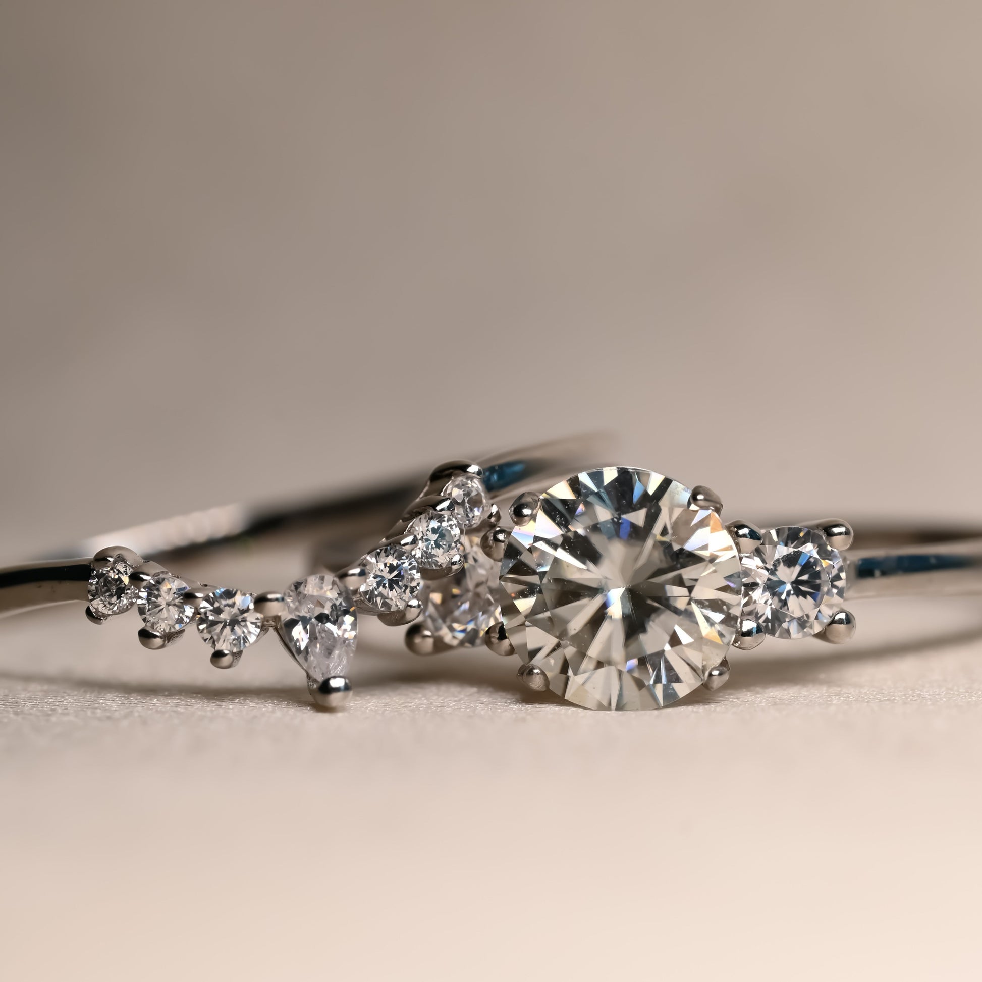 RADIANTE Moissanite Ring Set 1ct | Moissanite