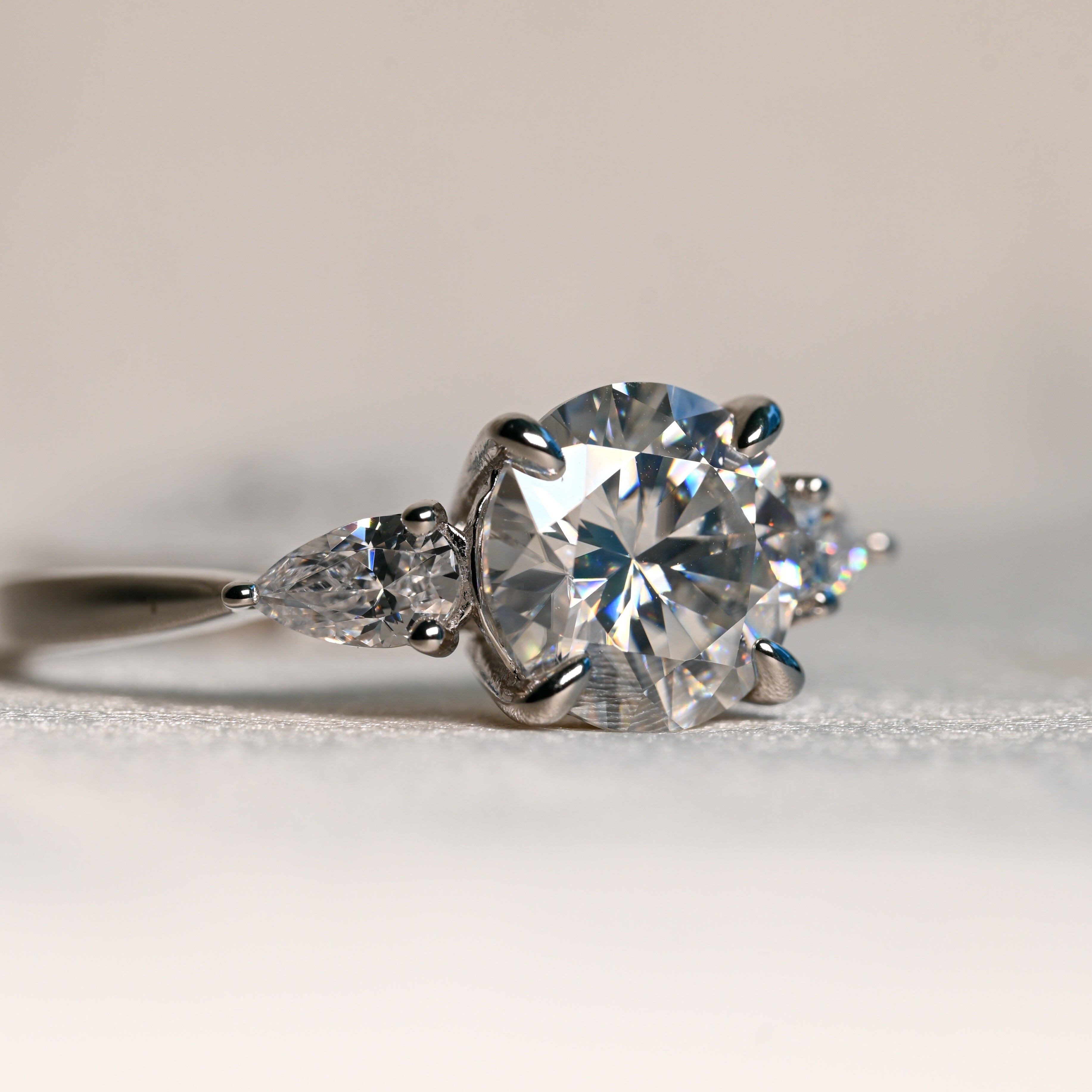 AGATA Moissanite Ring 2ct