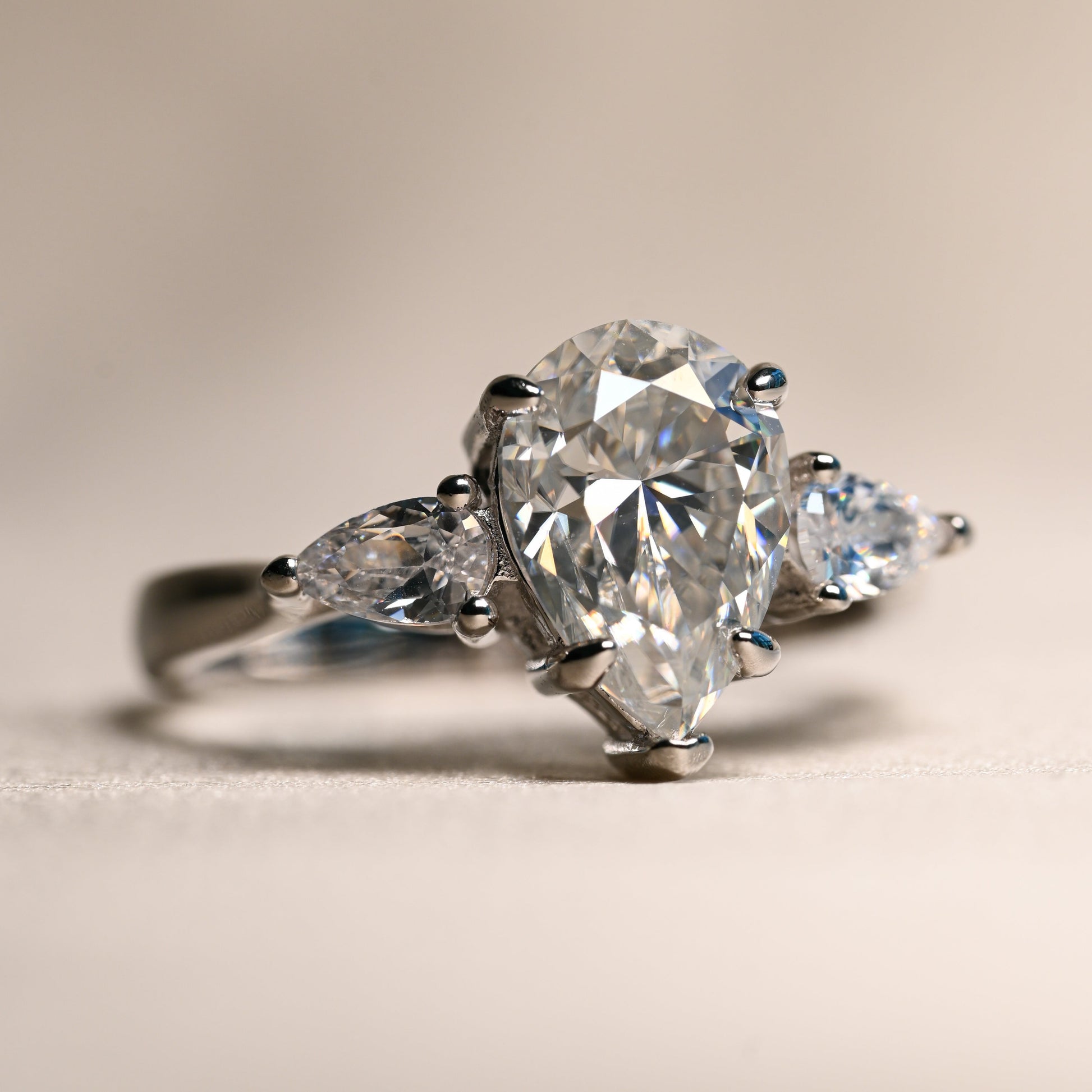 VALENTINA Moissanite  Ring 2ct