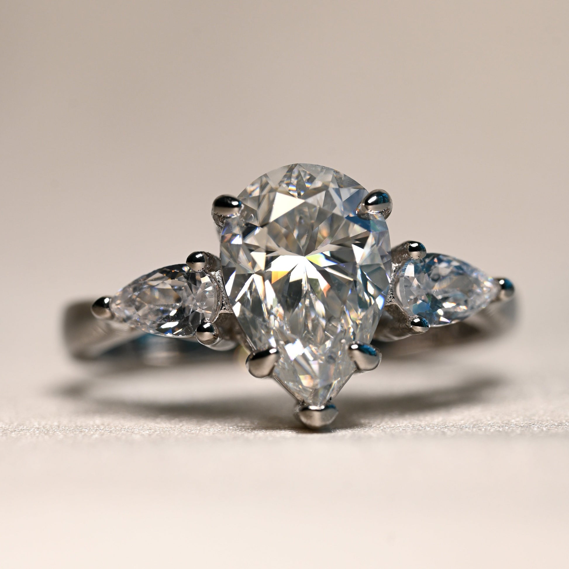 VALENTINA Moissanite  Ring 2ct