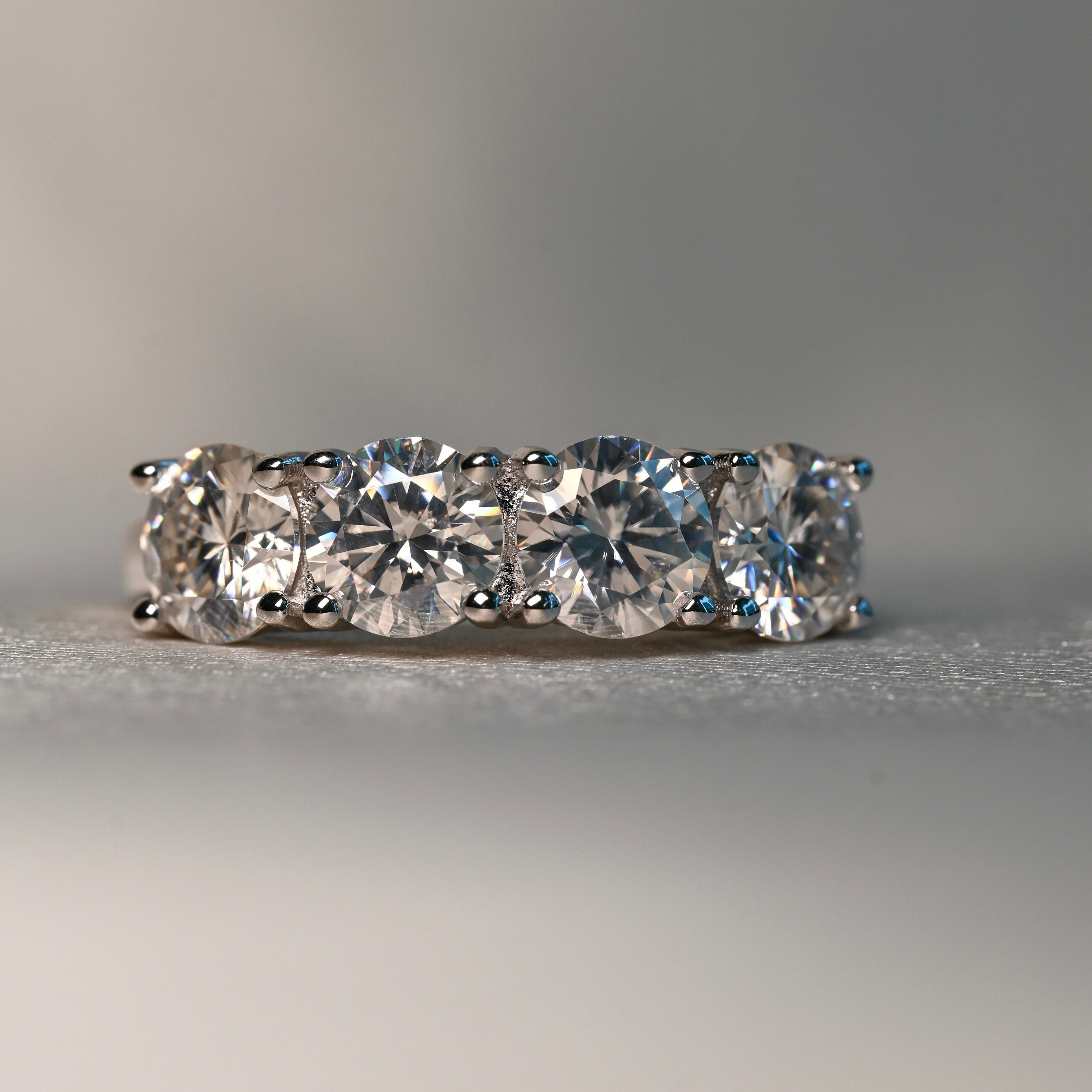 FIORELLA Moissanite Band 0.5ct (5mm)