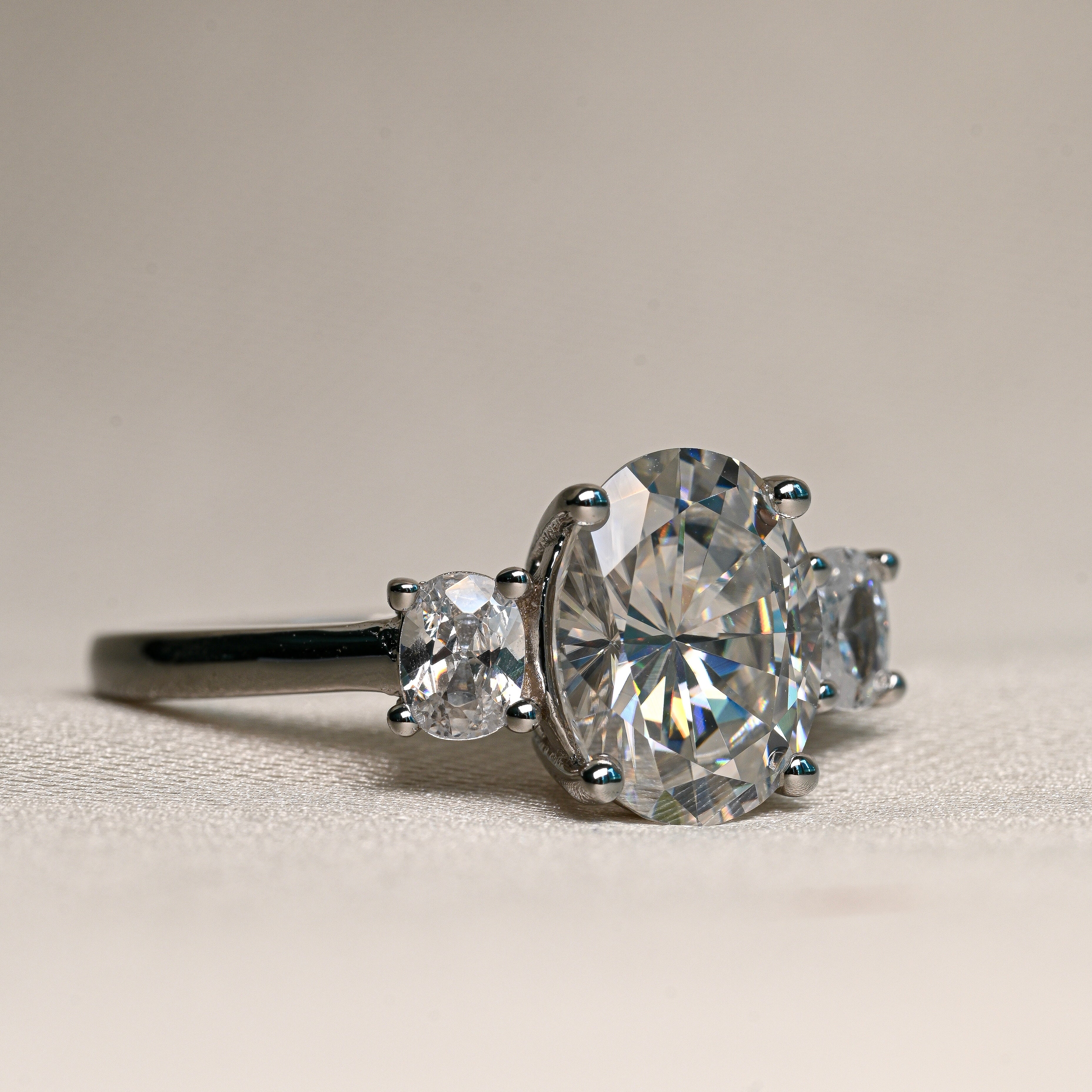 NAOMI Moissanite Ring 2ct