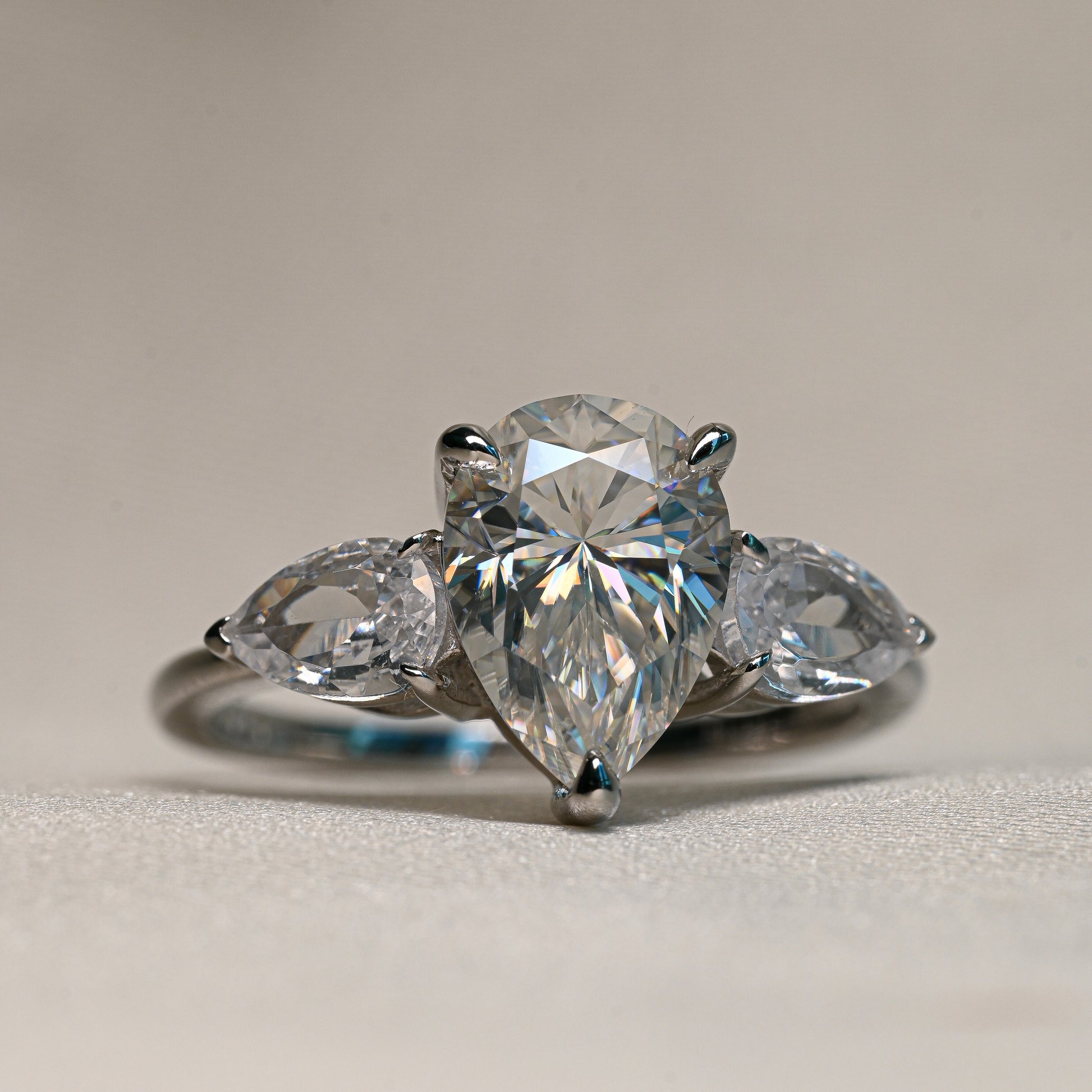 VALENTINA Moissanite  Ring 2ct