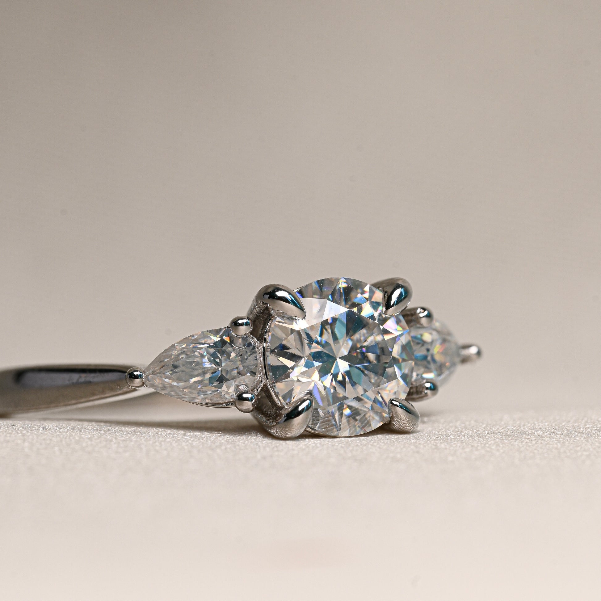 AMINA Moissanite Ring 1 carat x 0.25 carat